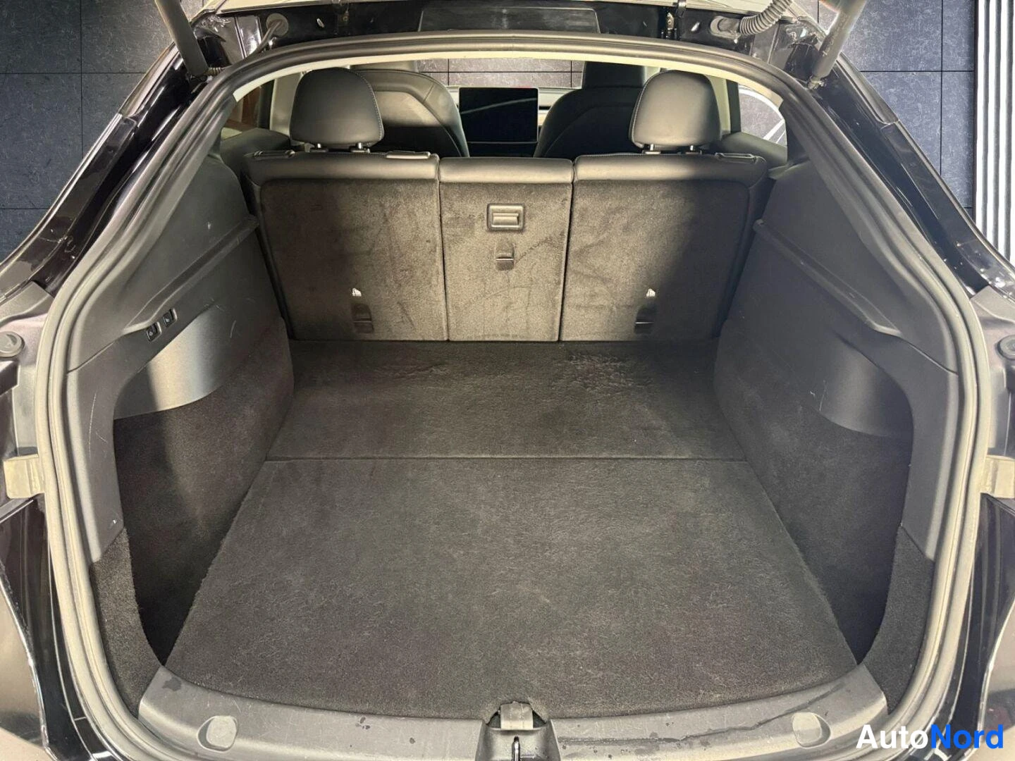 Black Tesla Model Y 2023, photo 8