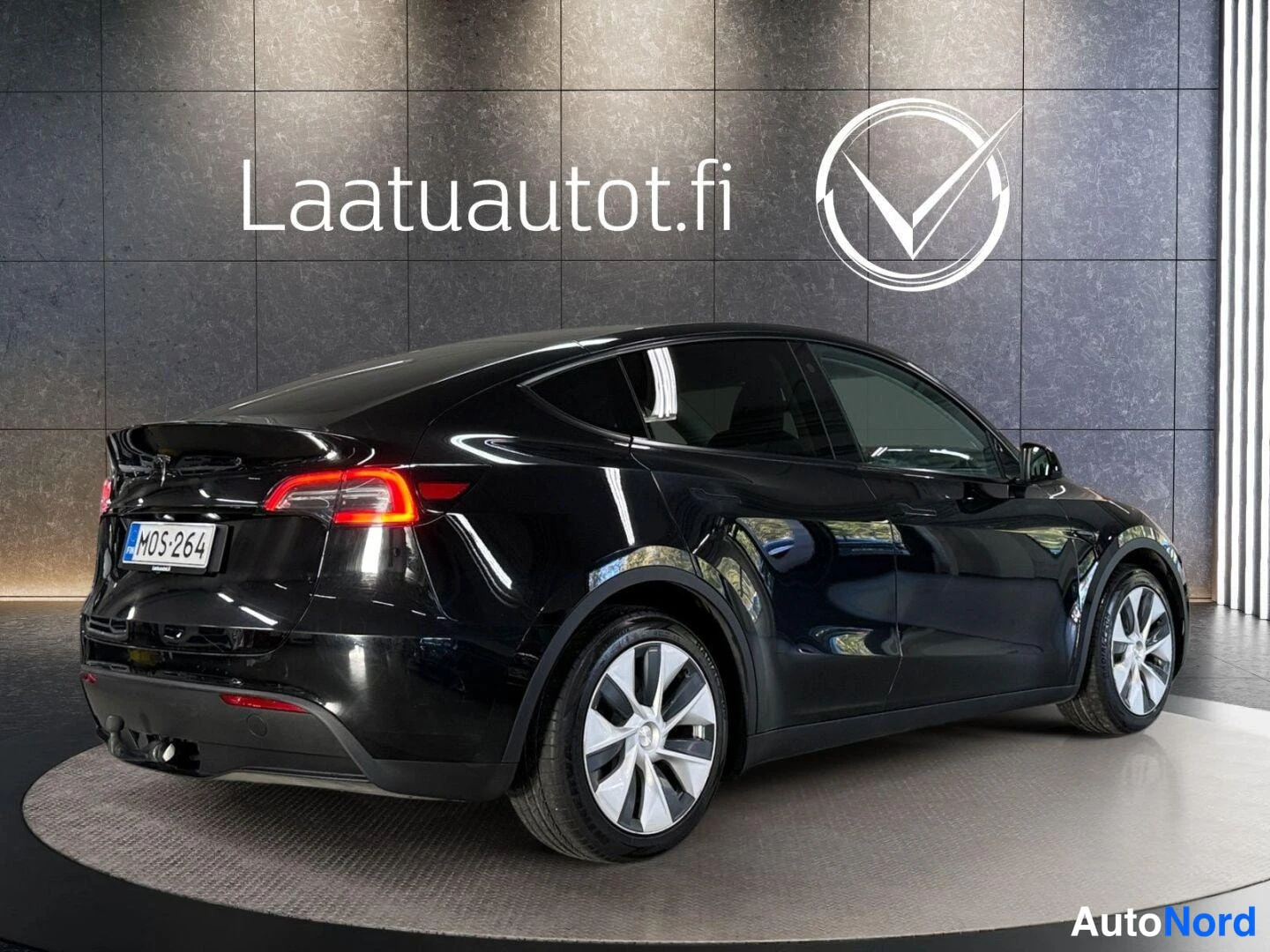 Black Tesla Model Y 2023, rear three-quarter, photo 6