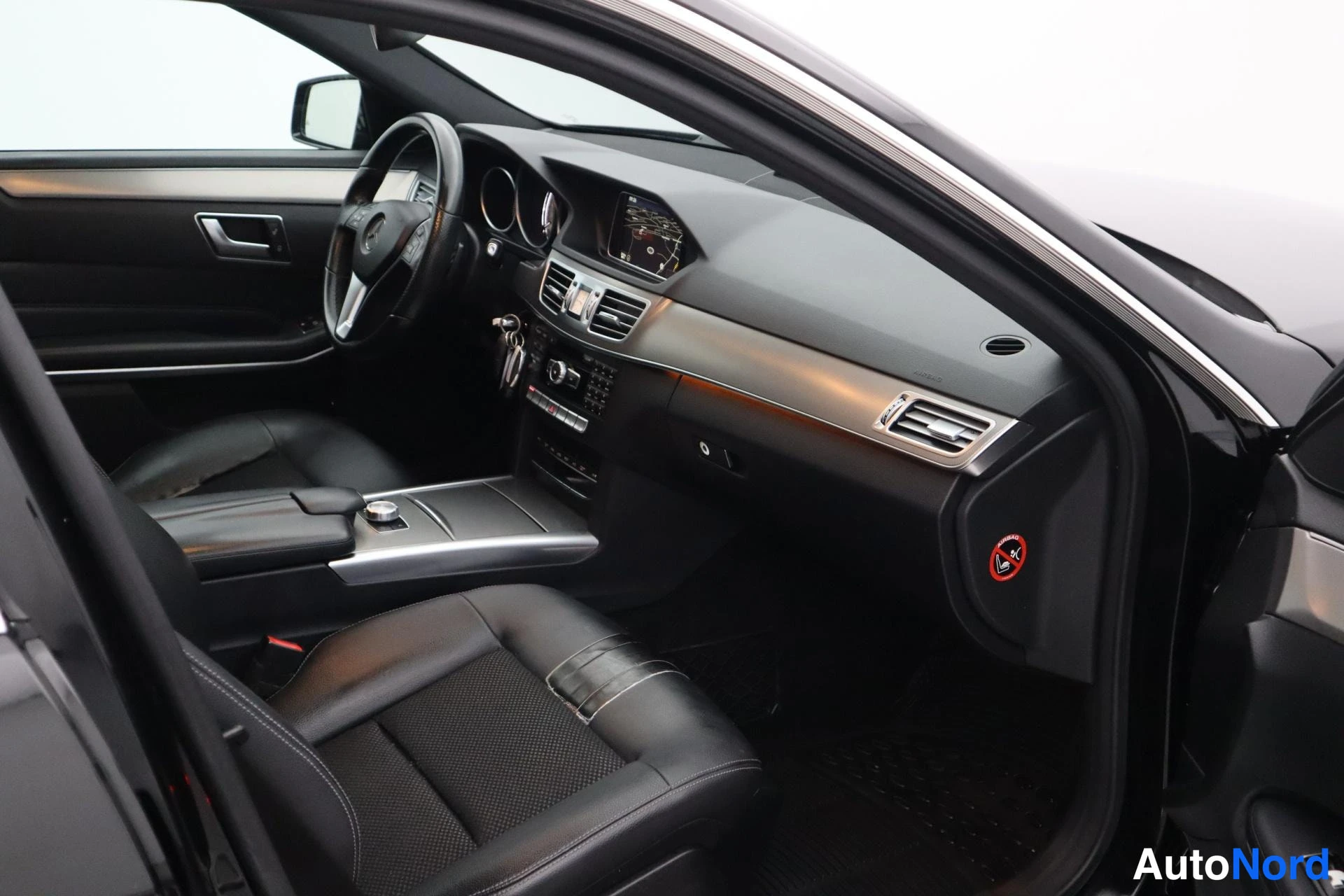 Musta Mercedes-Benz E 2014, kuva 7