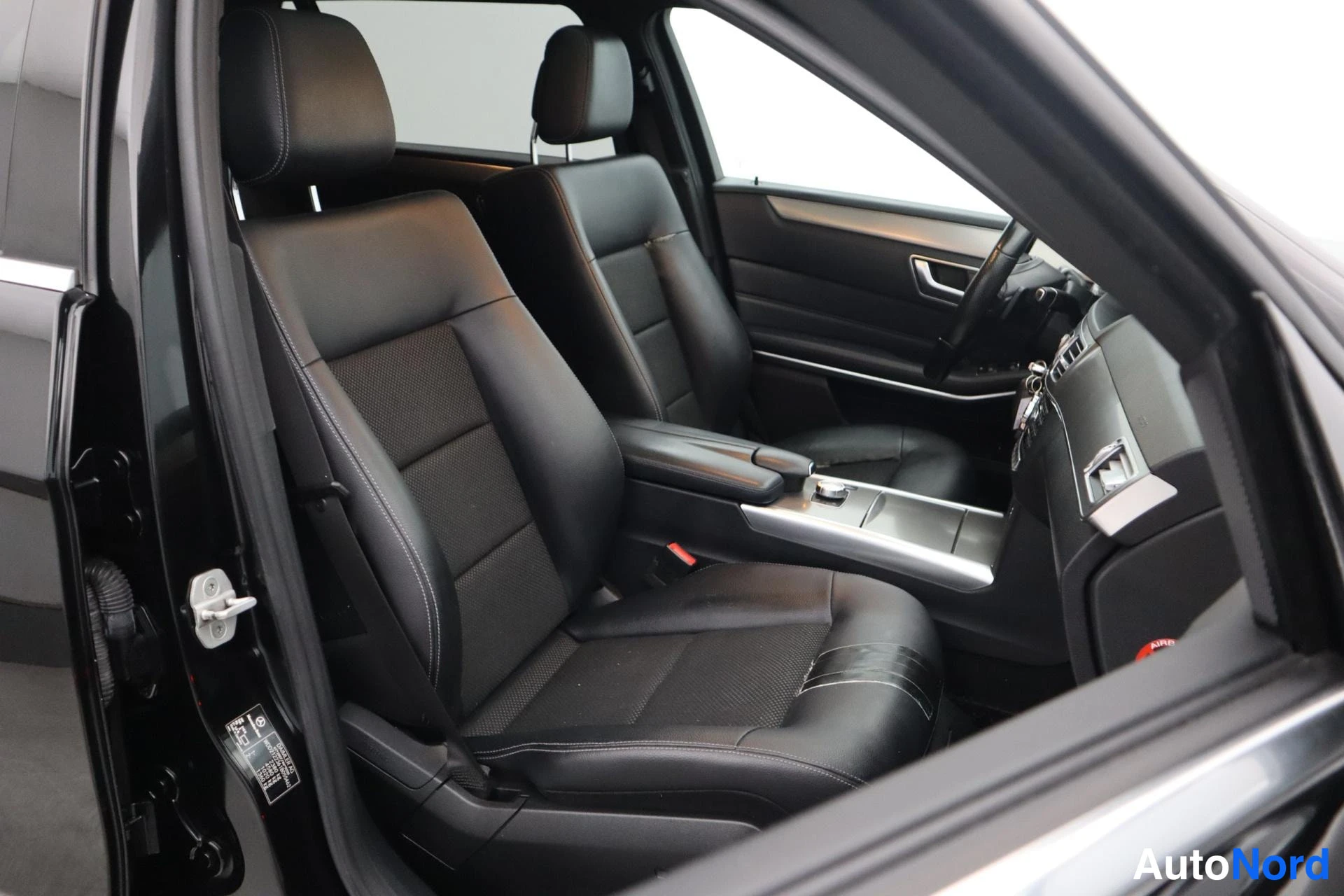 Musta Mercedes-Benz E 2014, kuva 8