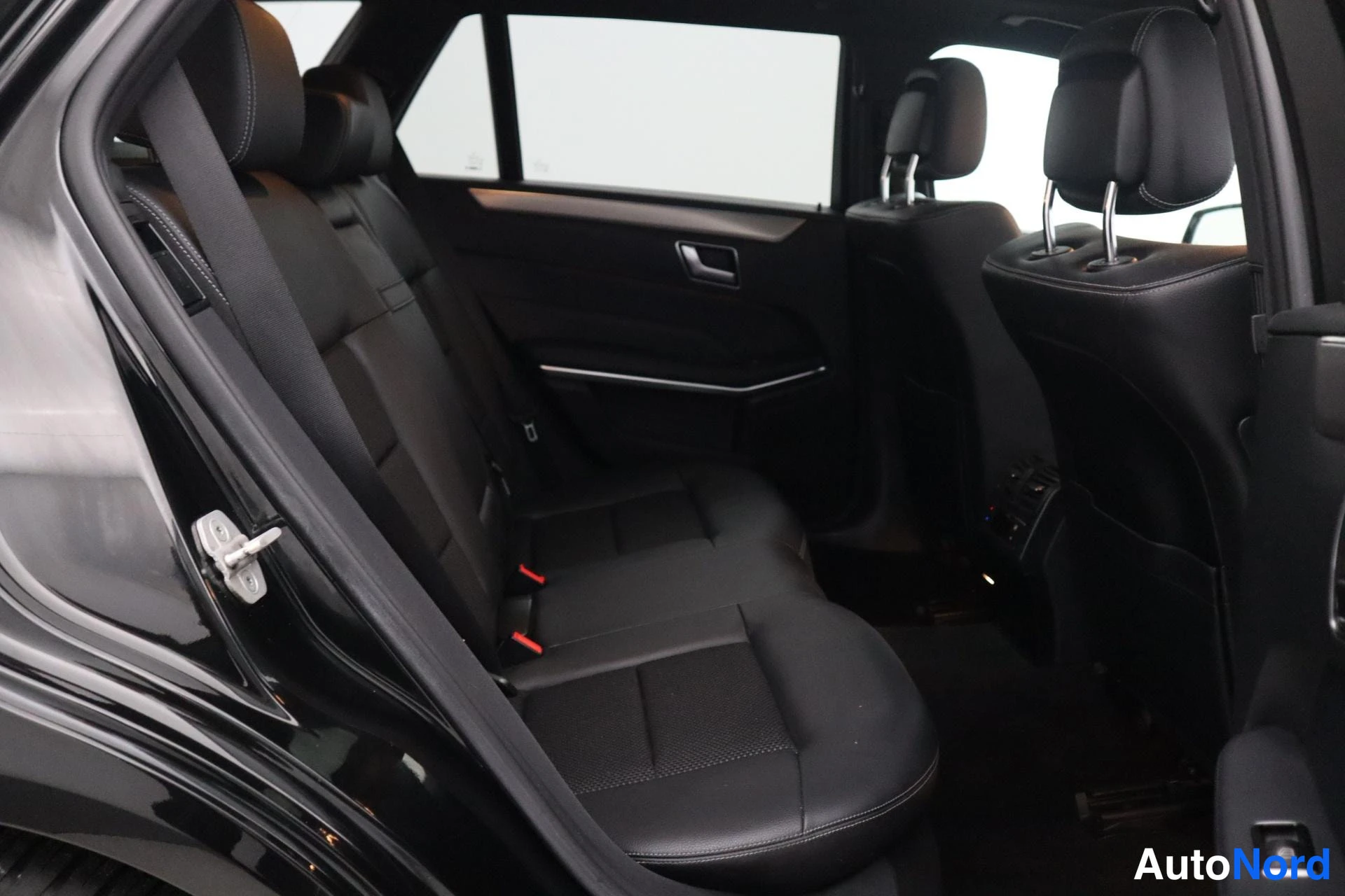Musta Mercedes-Benz E 2014, kuva 10