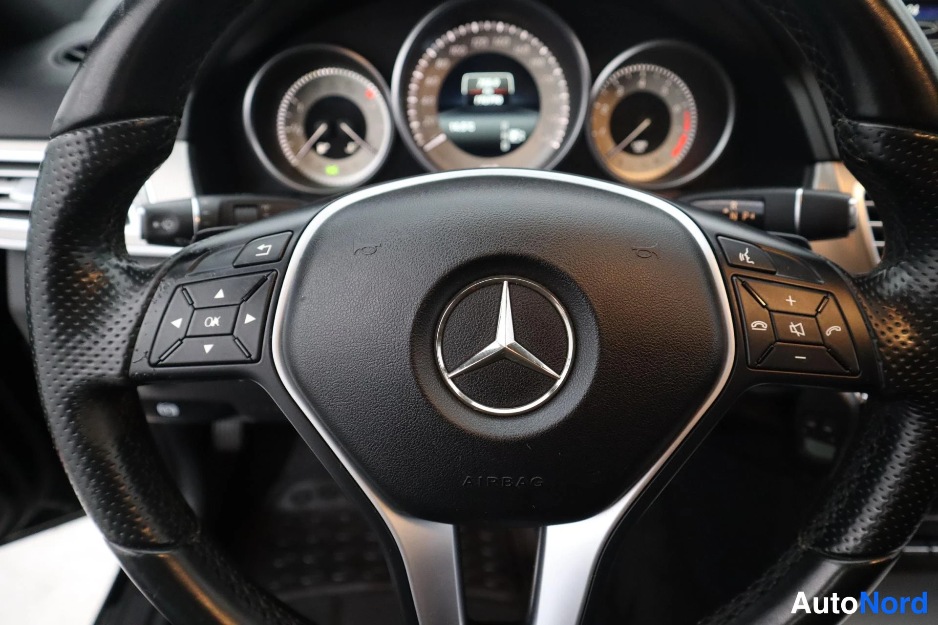 Musta Mercedes-Benz E 2014, kuva 11