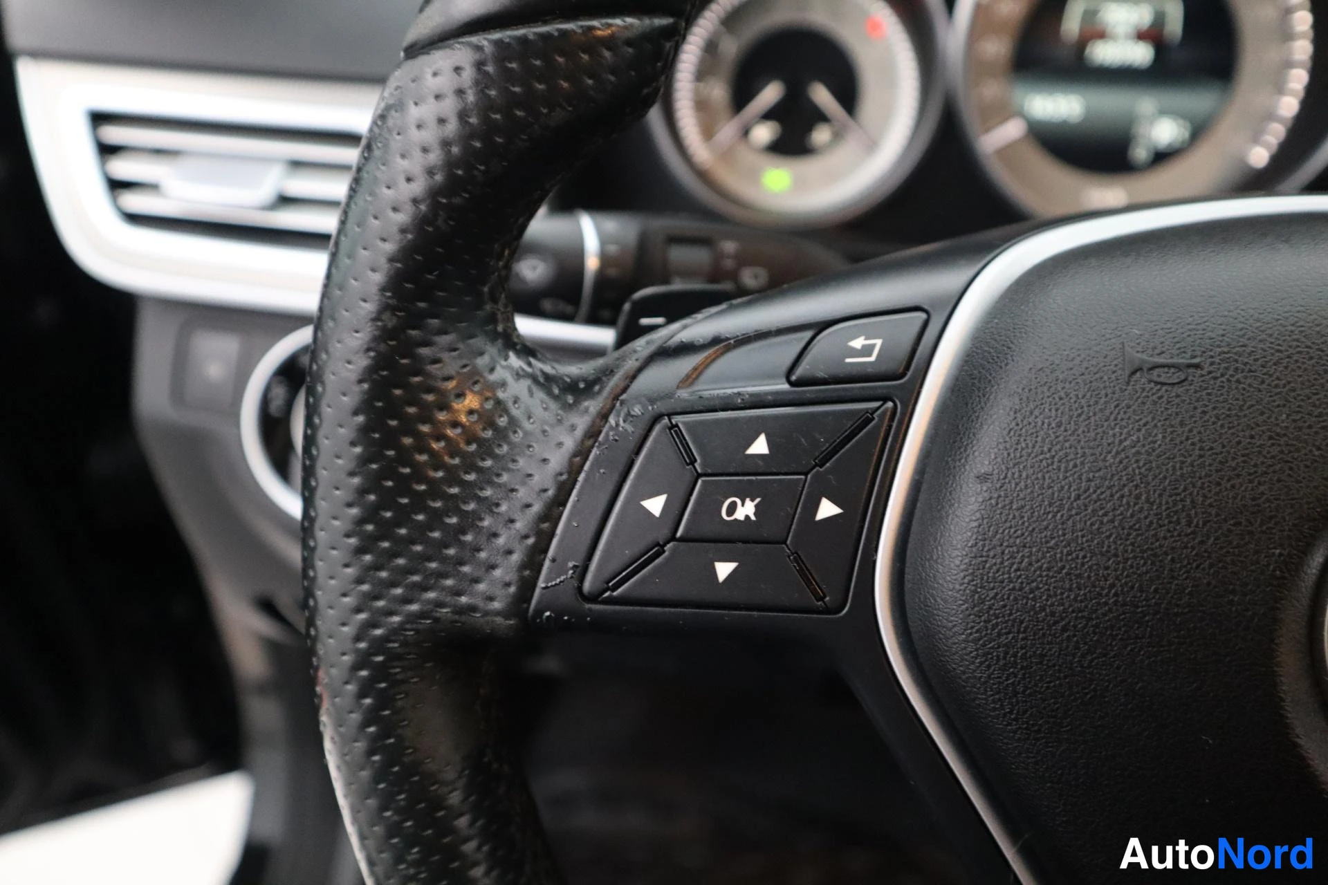 Musta Mercedes-Benz E 2014, kuva 13