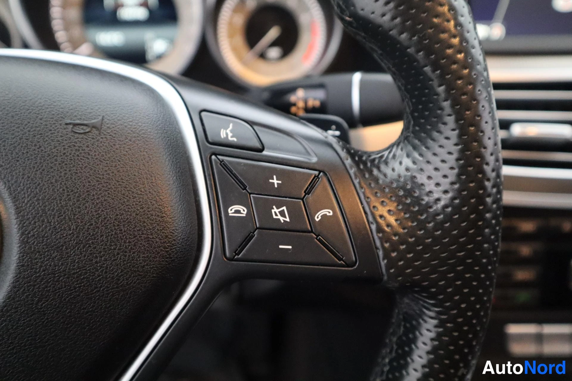 Musta Mercedes-Benz E 2014, kuva 14