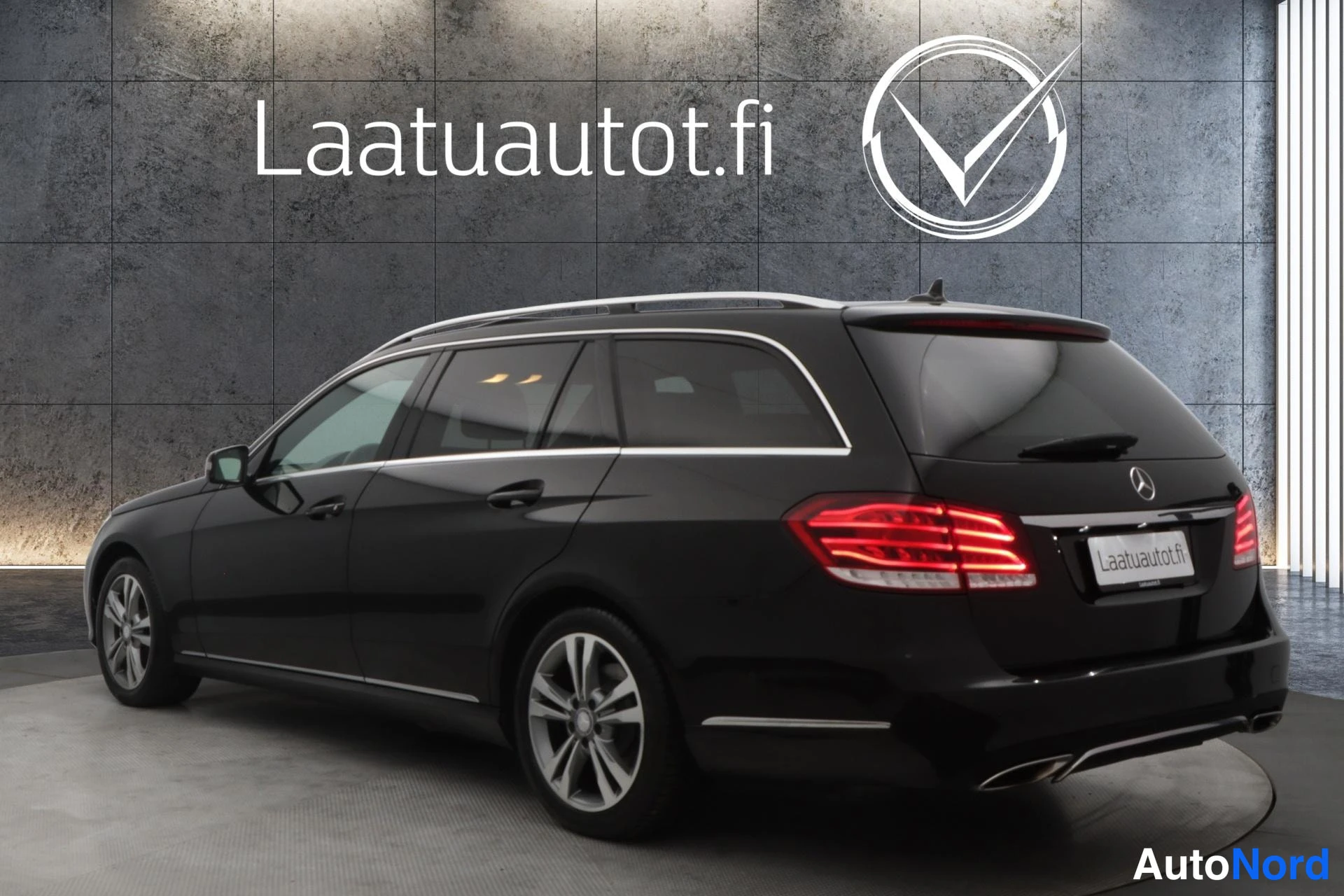 Musta Mercedes-Benz E 2014, kuva 23