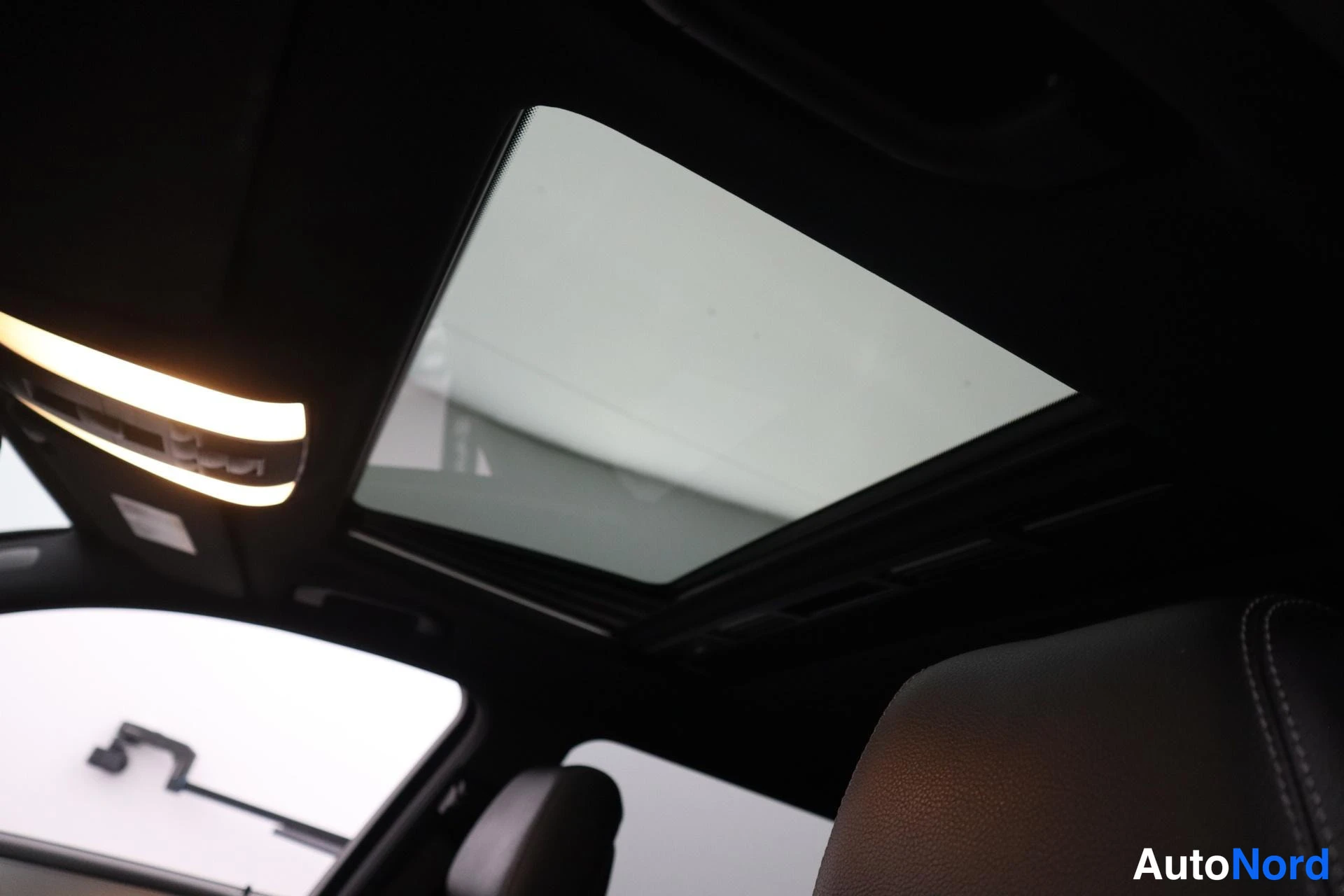 Musta Mercedes-Benz E 2014, kuva 25