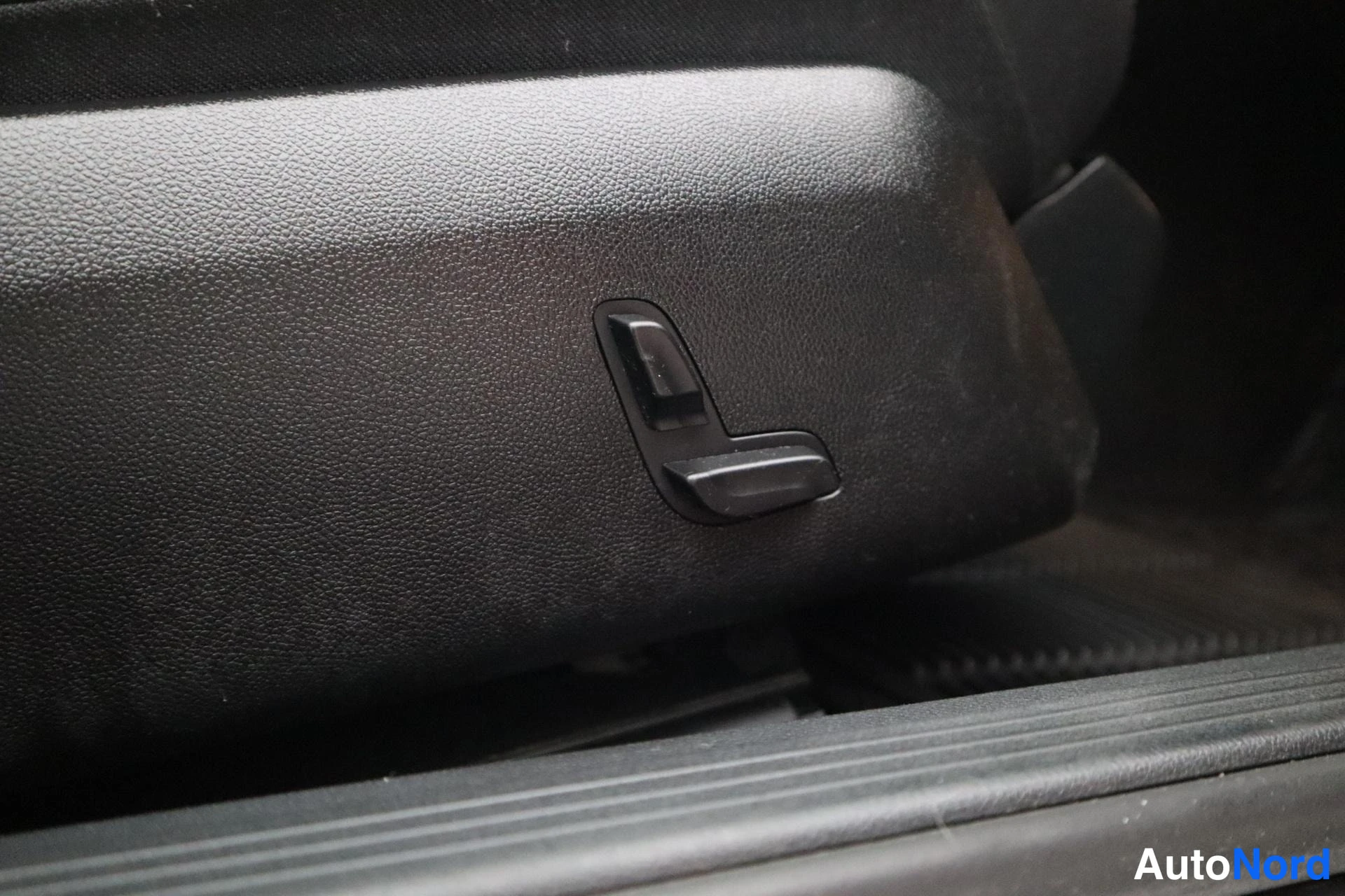 Musta Mercedes-Benz E 2014, kuva 26