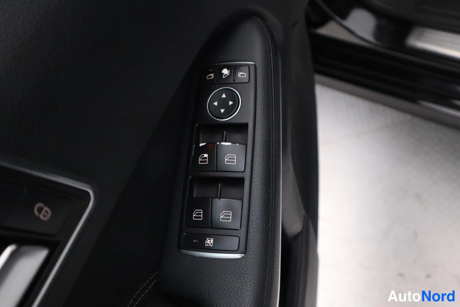 Musta Mercedes-Benz E 2014, kuva 18