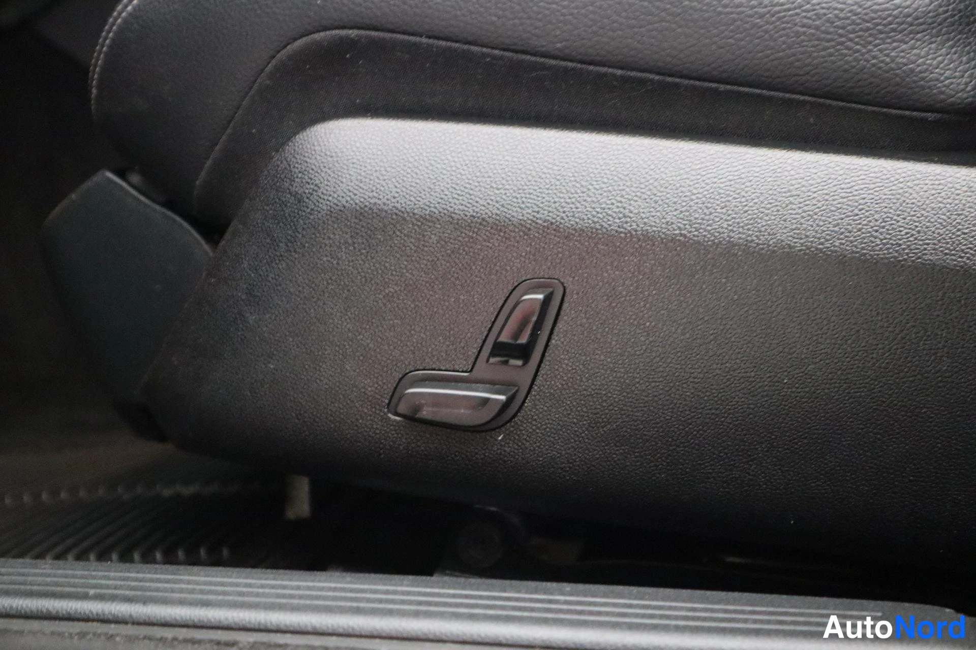 Musta Mercedes-Benz E 2014, kuva 19