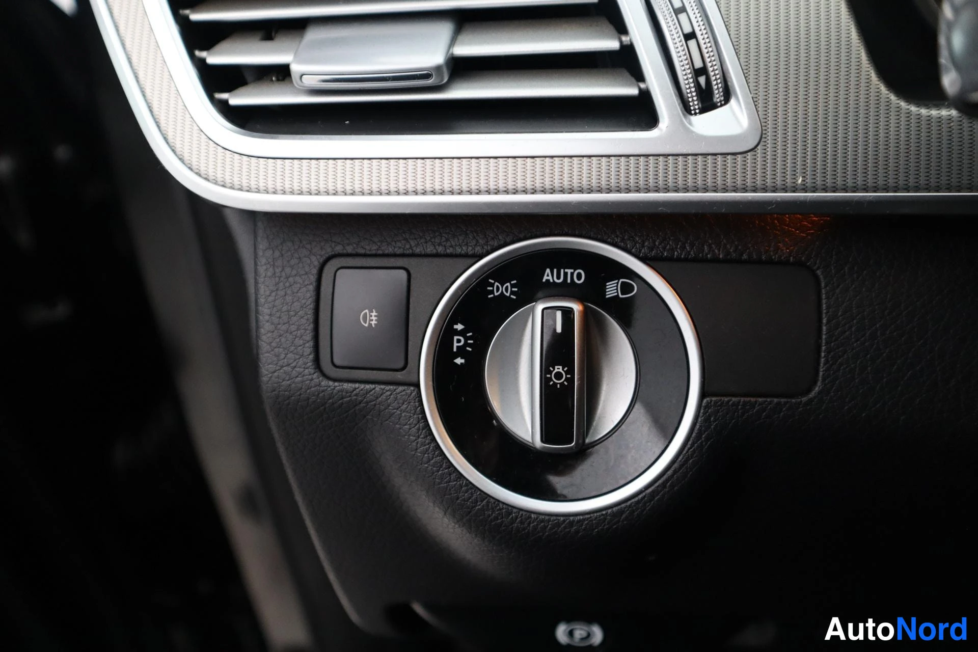 Musta Mercedes-Benz E 2014, kuva 20