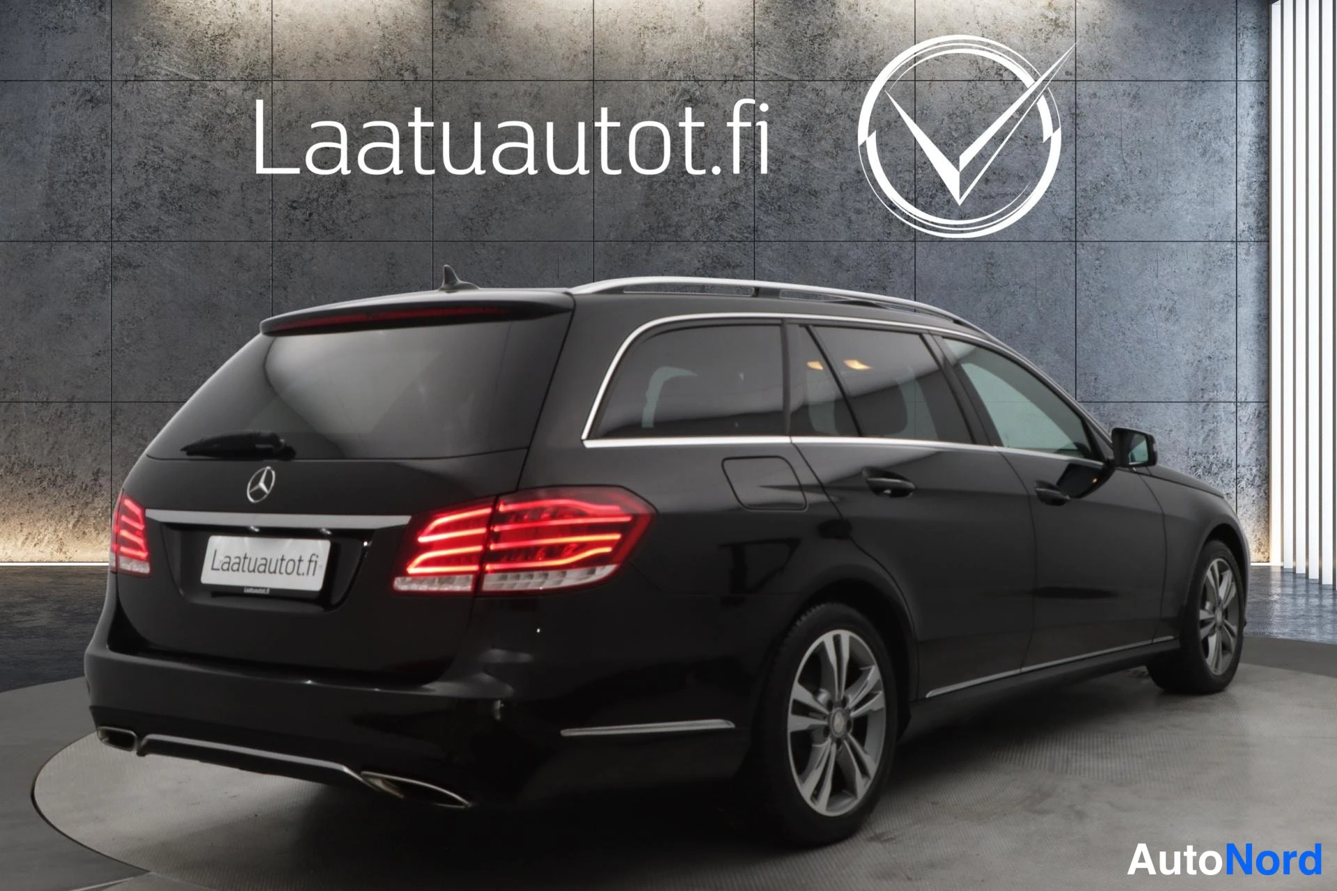 Musta Mercedes-Benz E 2014, kuva 24