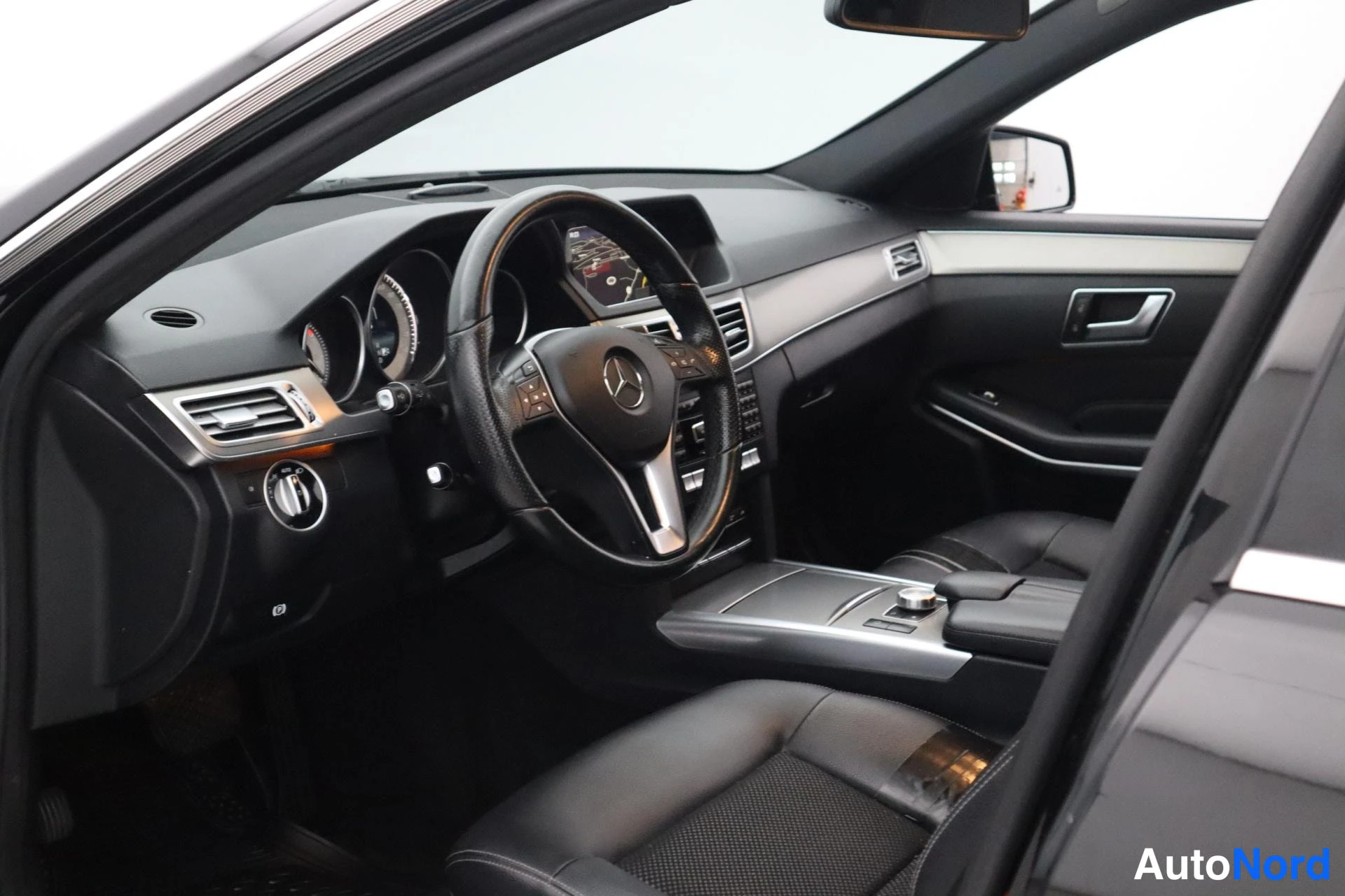Musta Mercedes-Benz E 2014, kuva 5