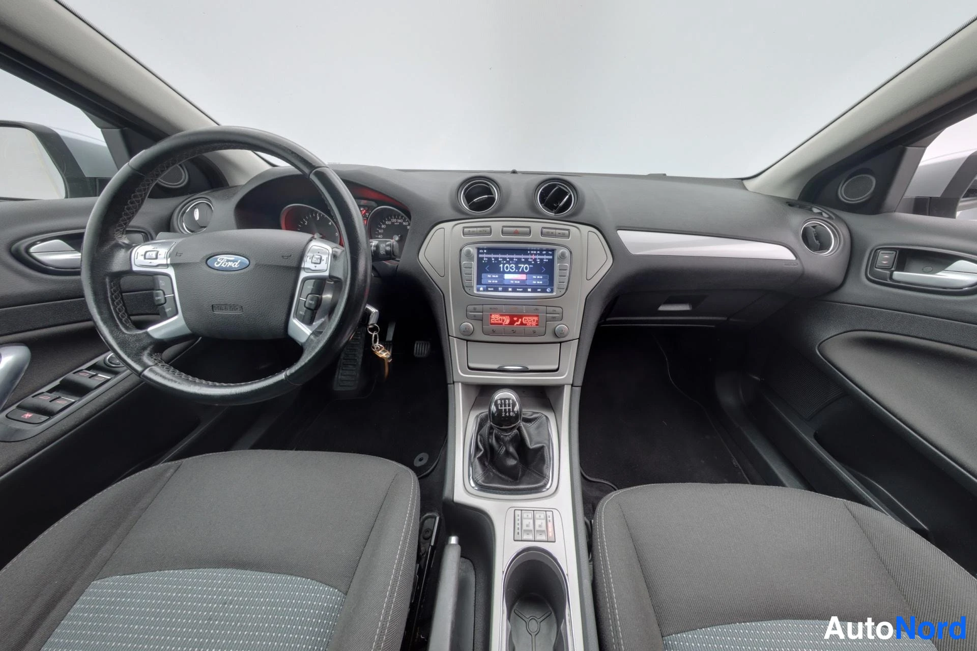 Harmaa Ford Mondeo 2009, kuva 8