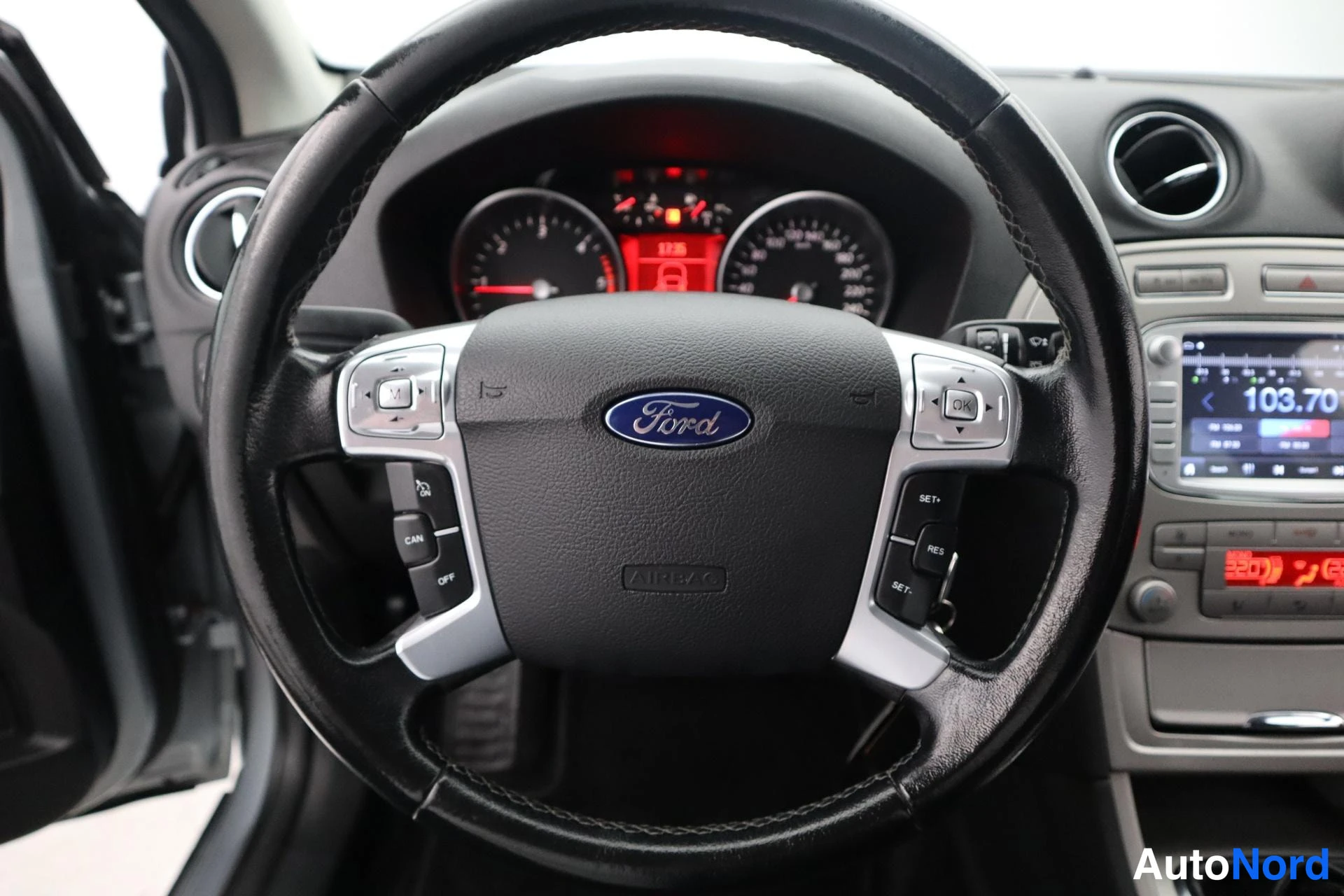 Harmaa Ford Mondeo 2009, kuva 9