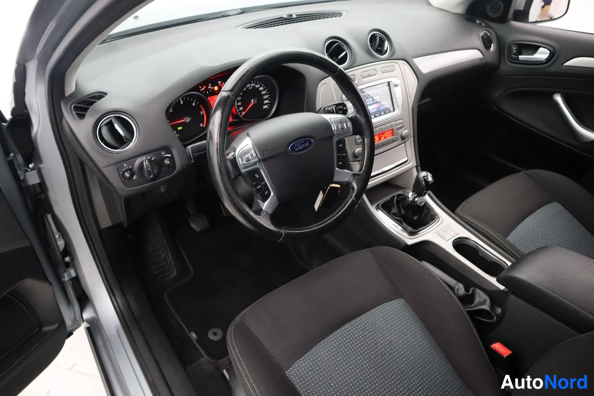 Harmaa Ford Mondeo 2009, kuva 12
