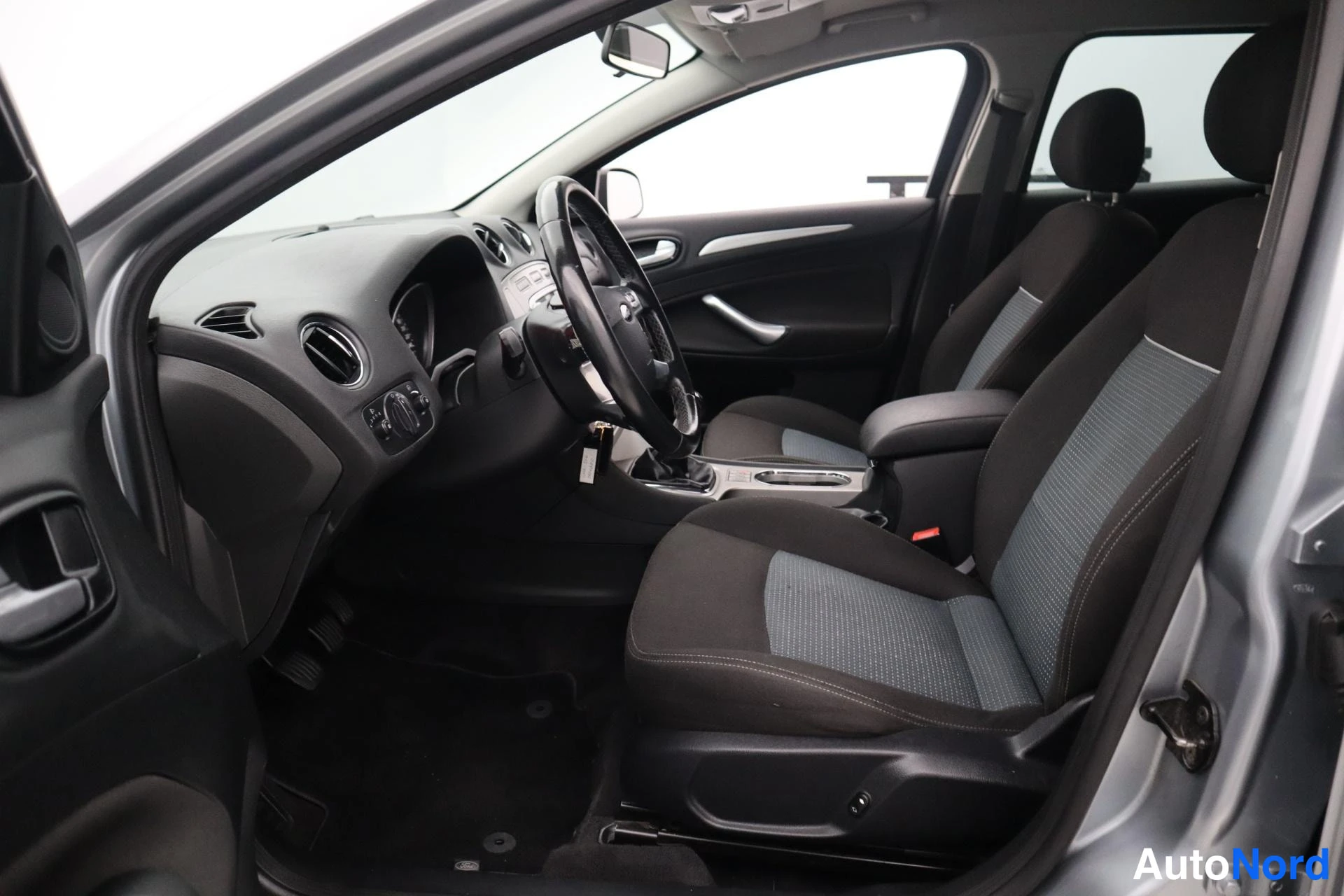 Harmaa Ford Mondeo 2009, kuva 13