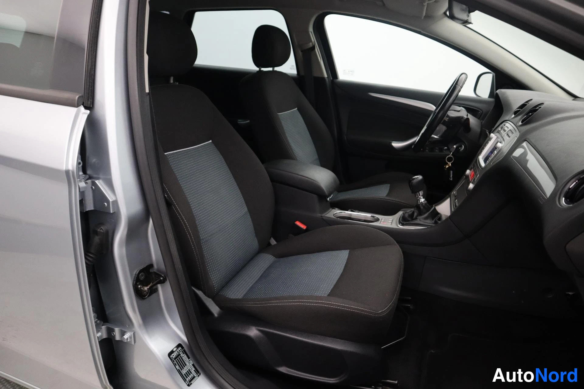 Harmaa Ford Mondeo 2009, kuva 16