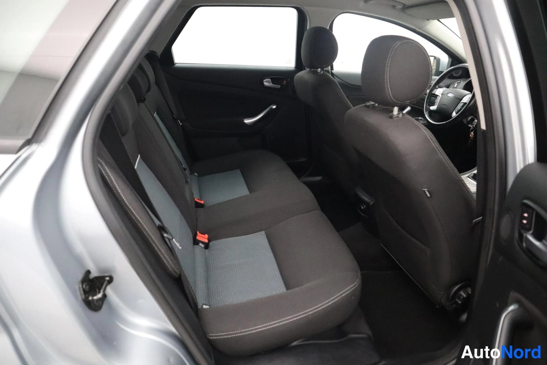 Harmaa Ford Mondeo 2009, kuva 17