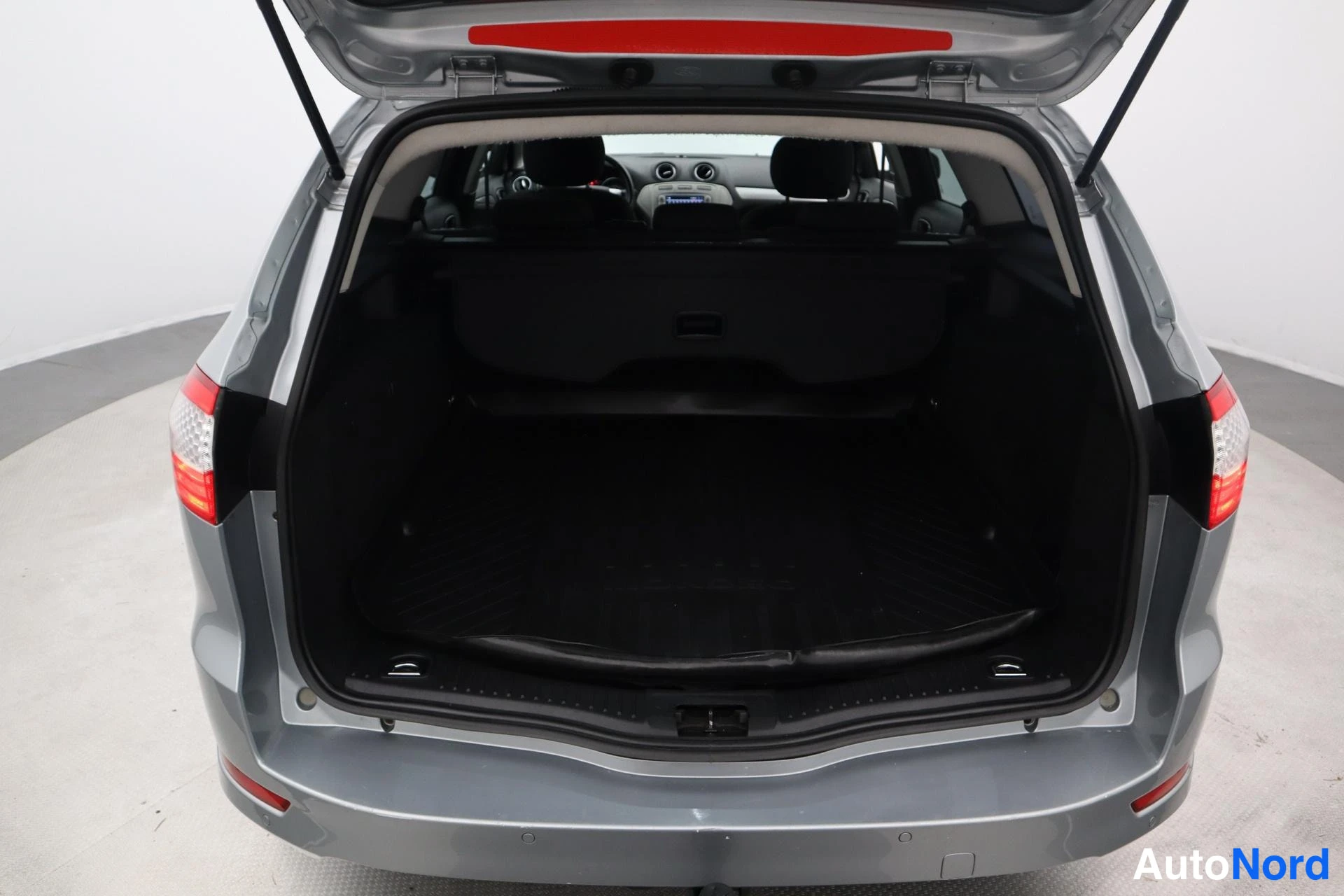 Harmaa Ford Mondeo 2009, takaa, kuva 4