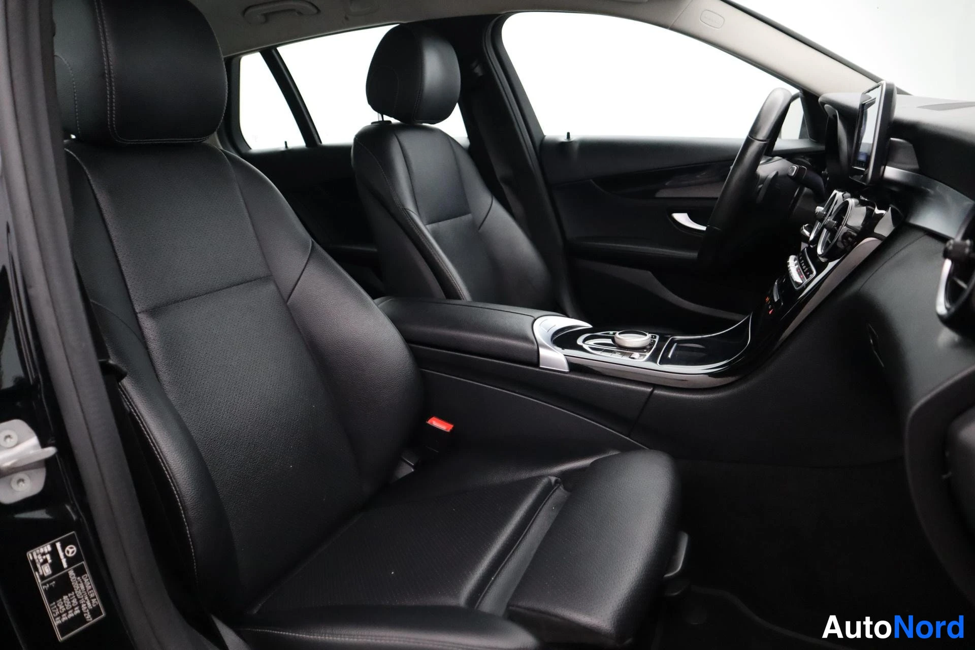Musta Mercedes-Benz C 2016, kuva 12