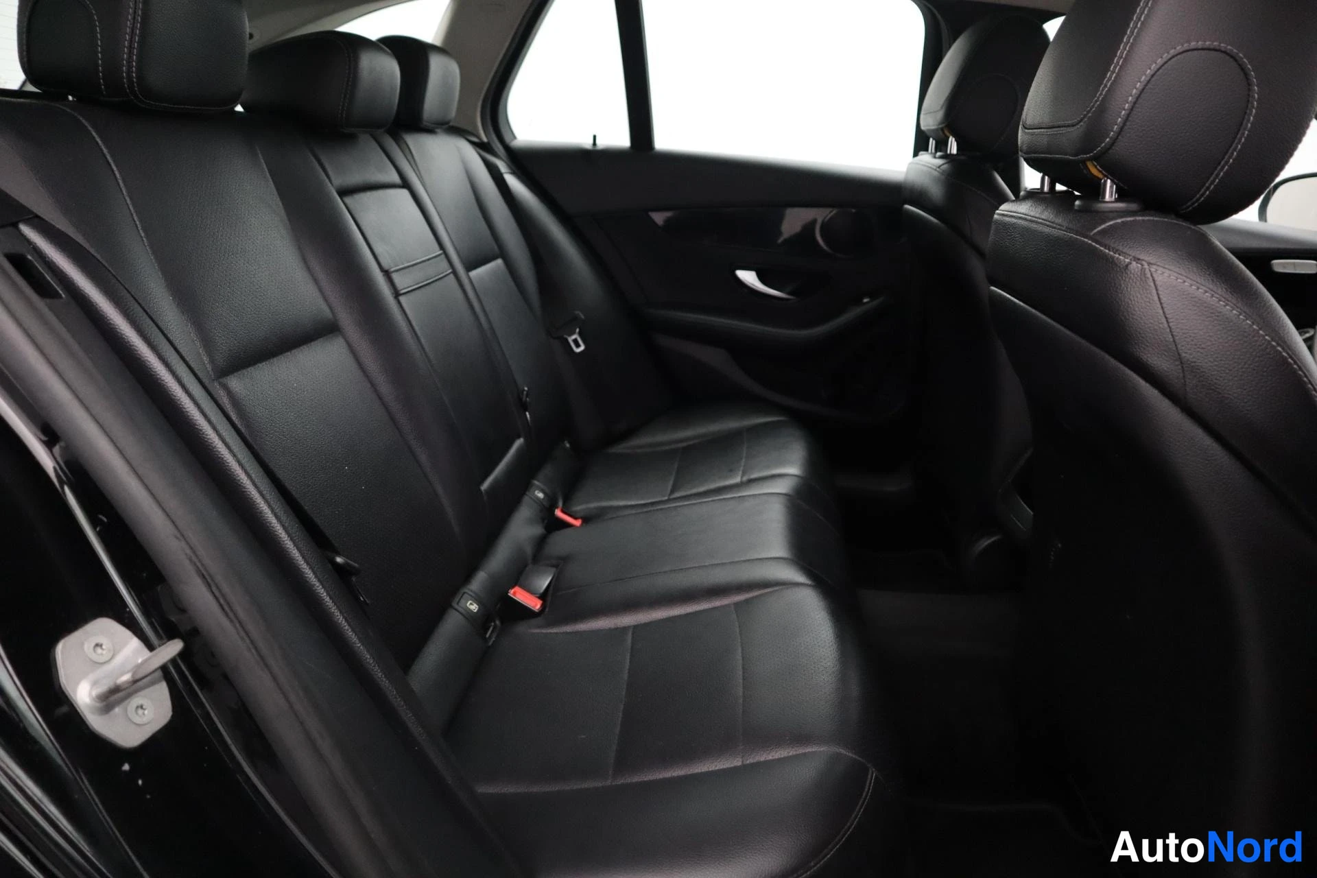 Musta Mercedes-Benz C 2016, kuva 14