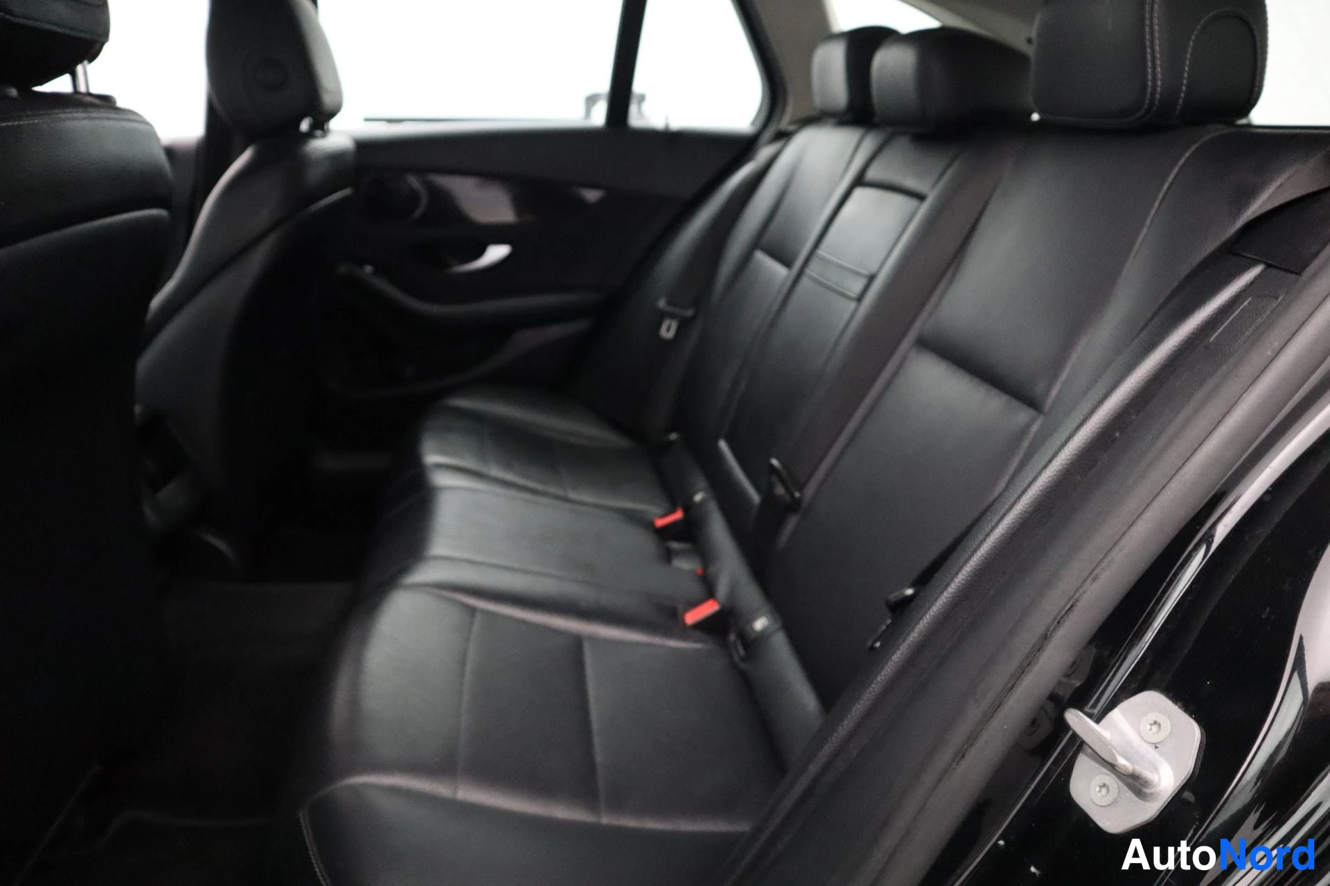 Musta Mercedes-Benz C 2016, kuva 15