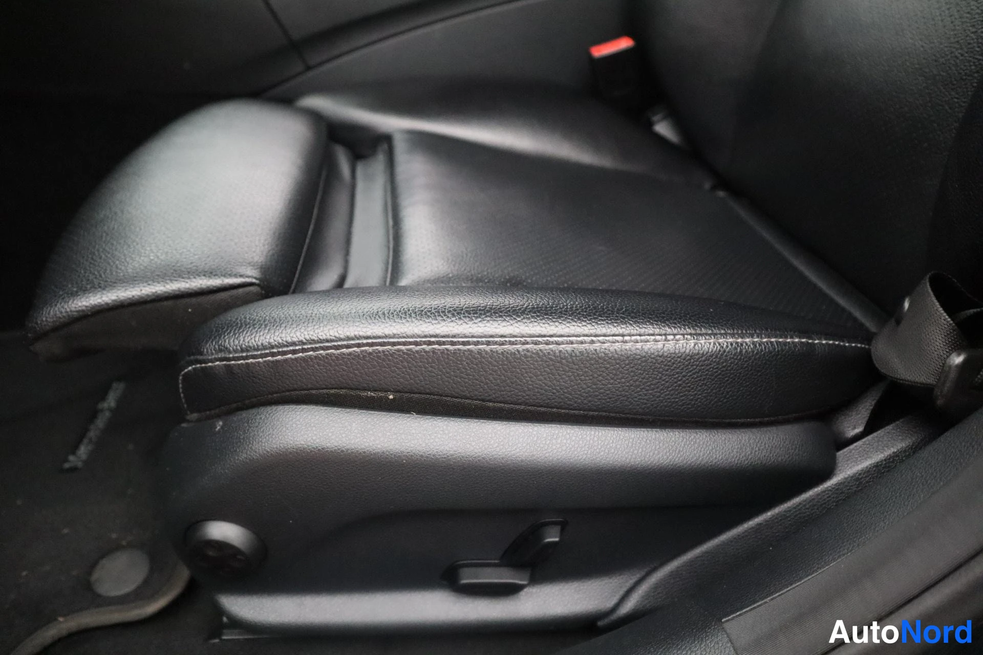 Musta Mercedes-Benz C 2016, kuva 17