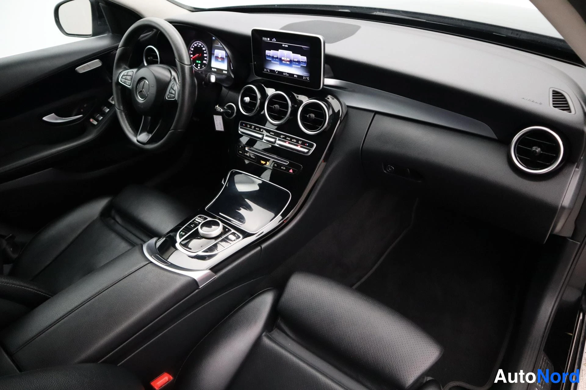 Musta Mercedes-Benz C 2016, kuva 11