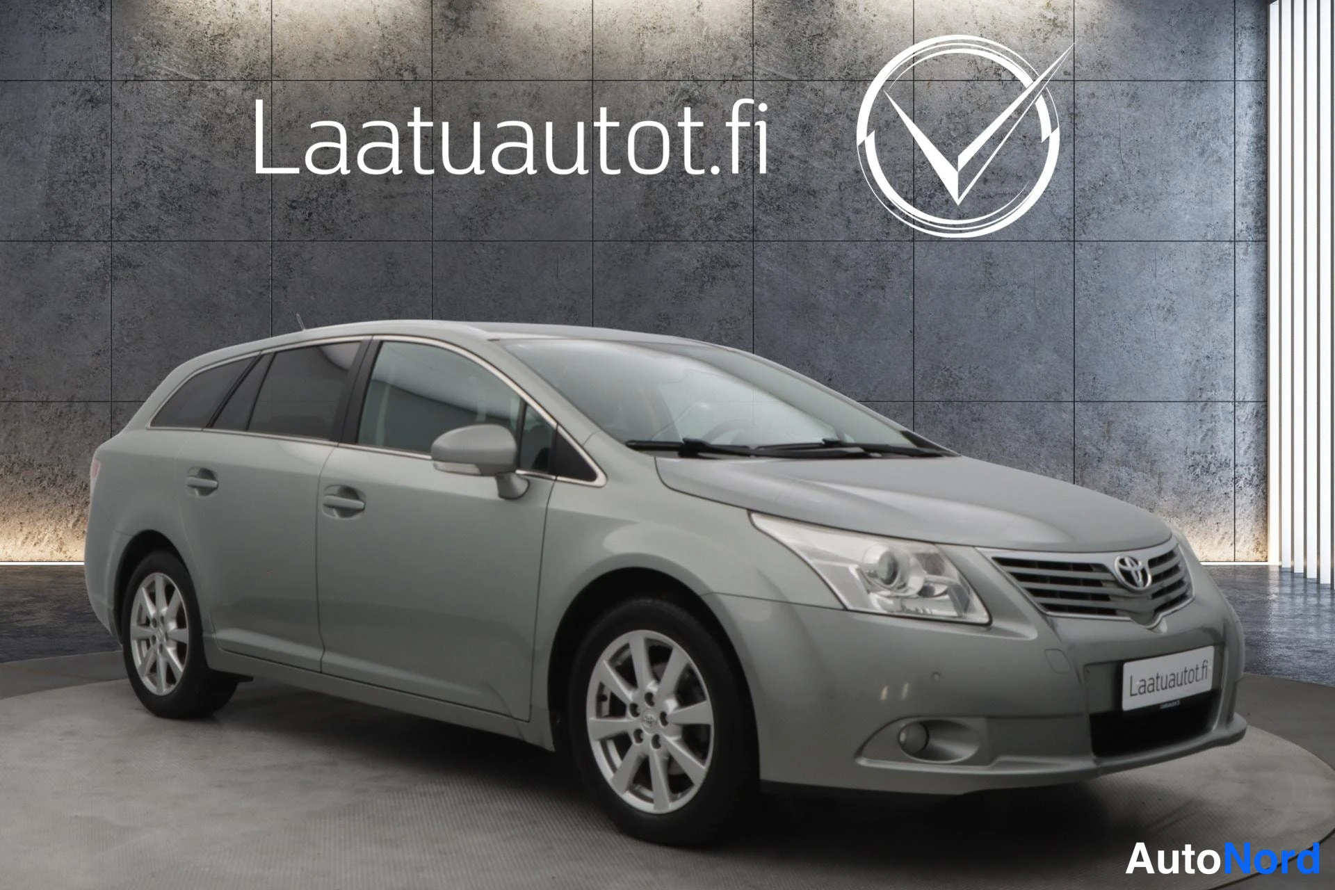 Harmaa Toyota Avensis 2011, kuva 23