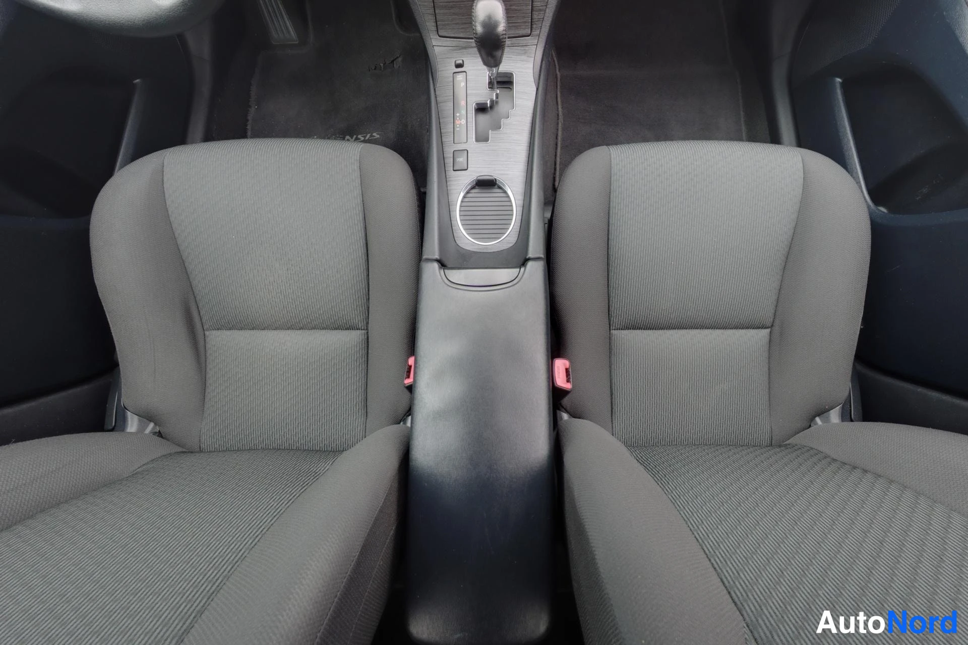 Harmaa Toyota Avensis 2011, kuva 8