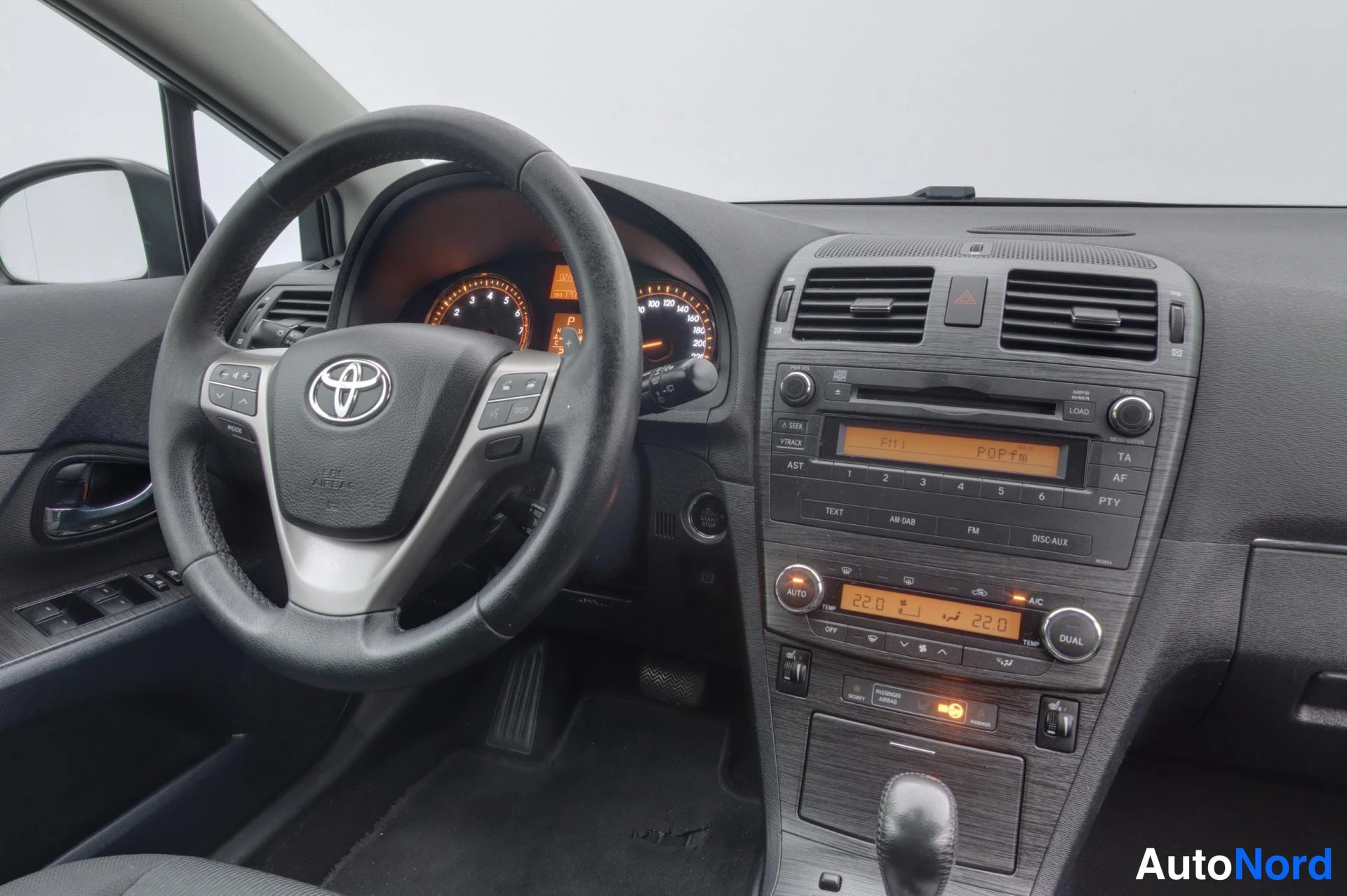Harmaa Toyota Avensis 2011, kuva 9