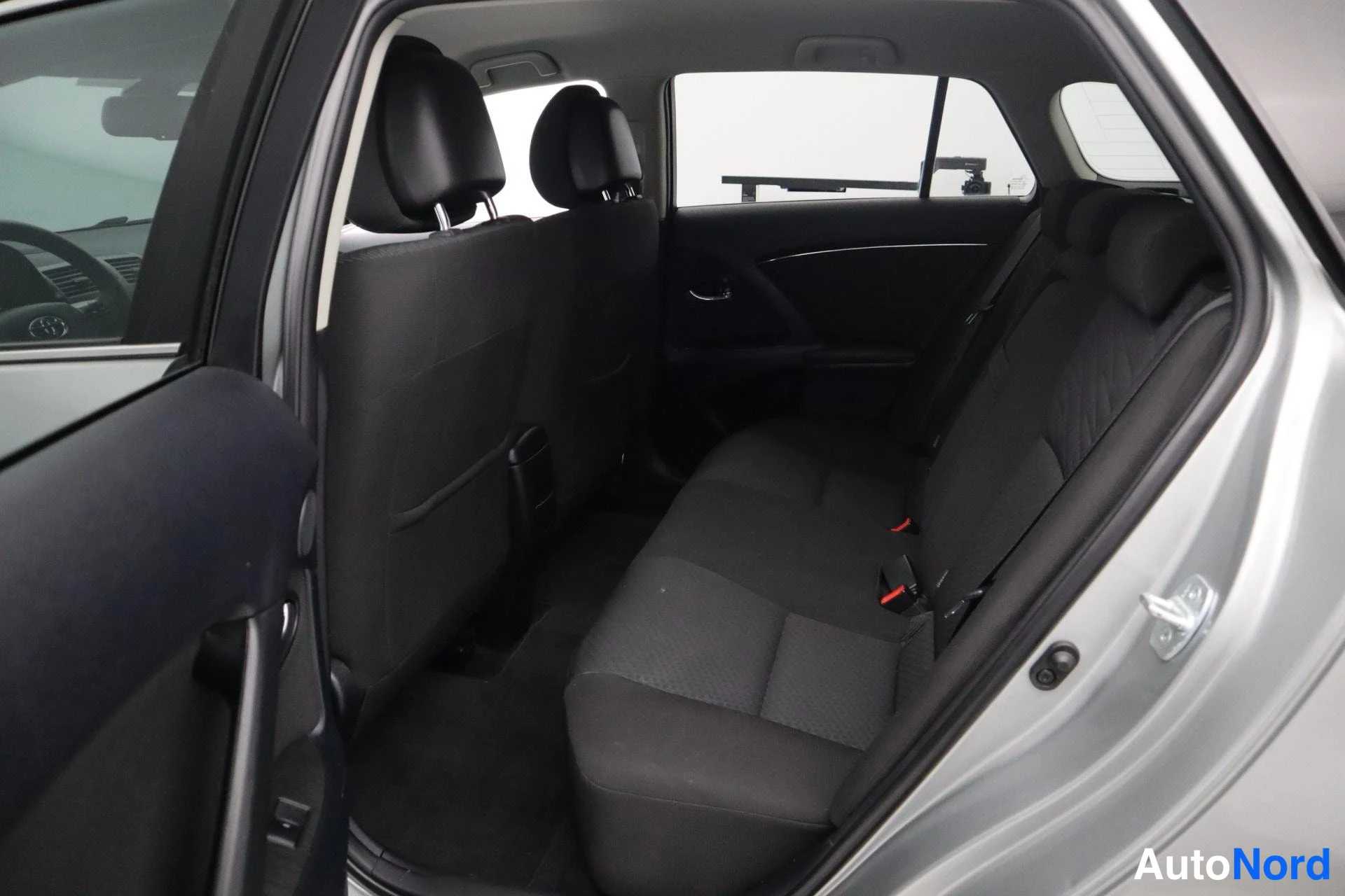 Harmaa Toyota Avensis 2011, kuva 12