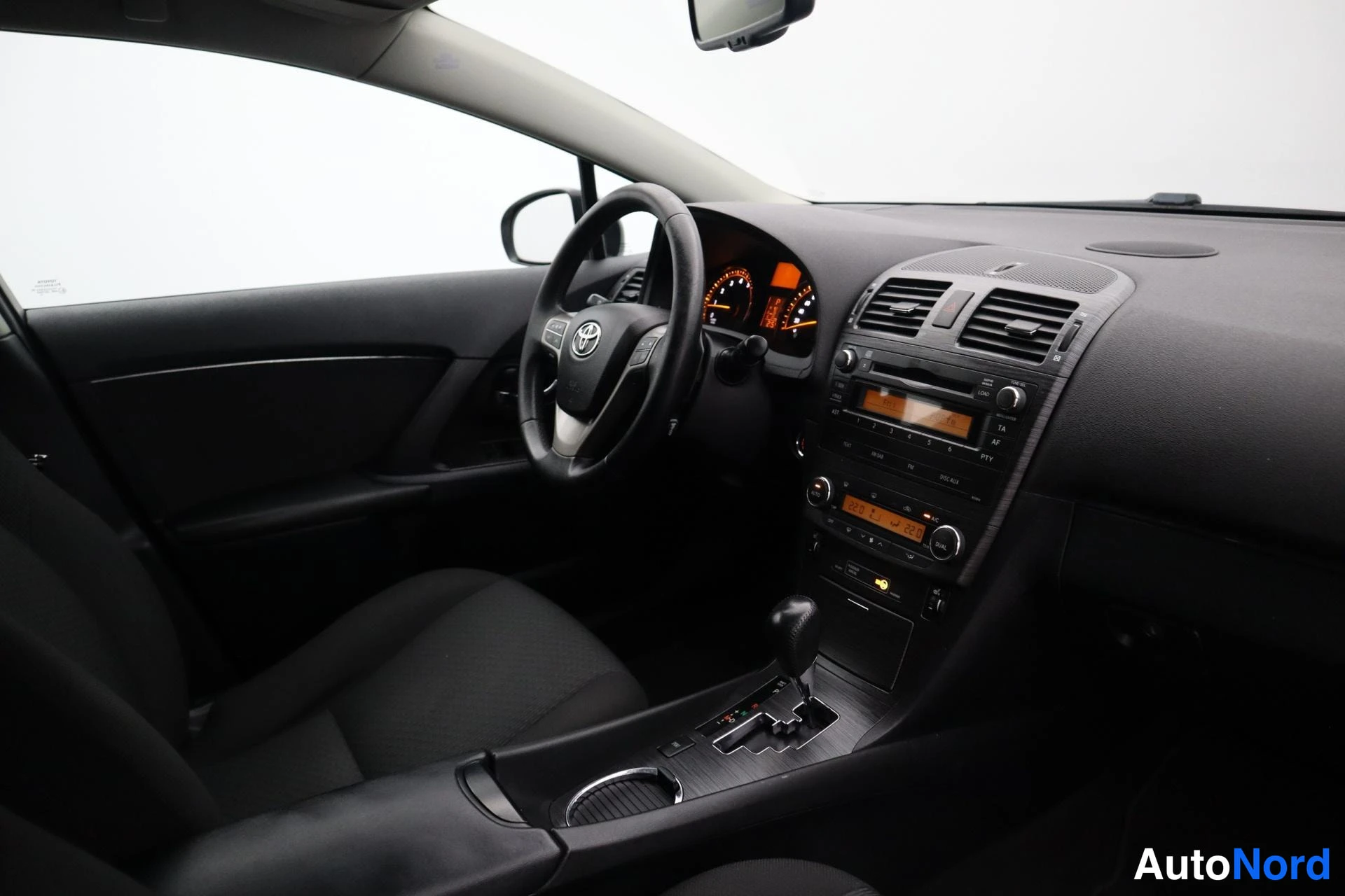 Harmaa Toyota Avensis 2011, kuva 13