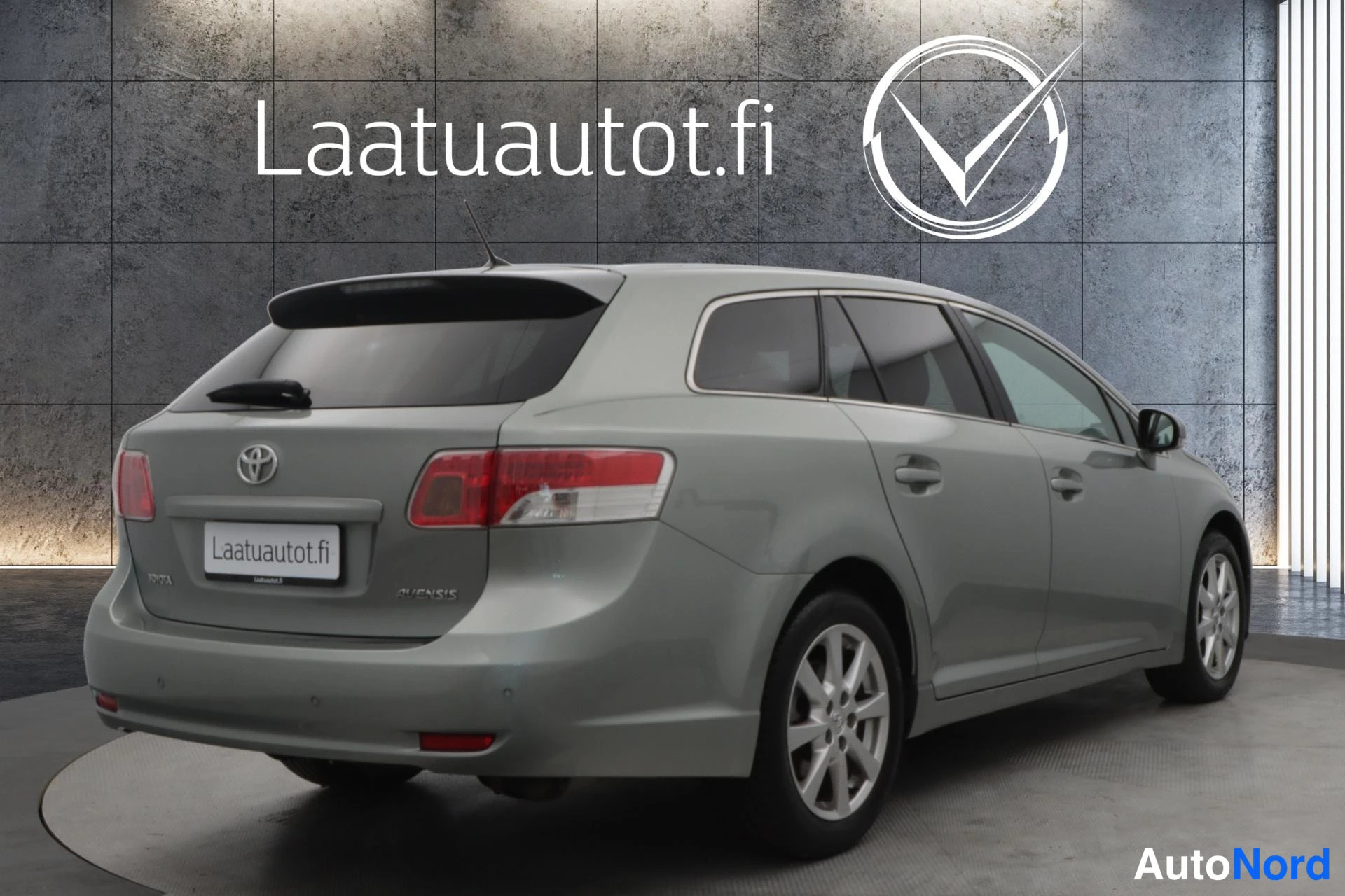Harmaa Toyota Avensis 2011, kuva 25