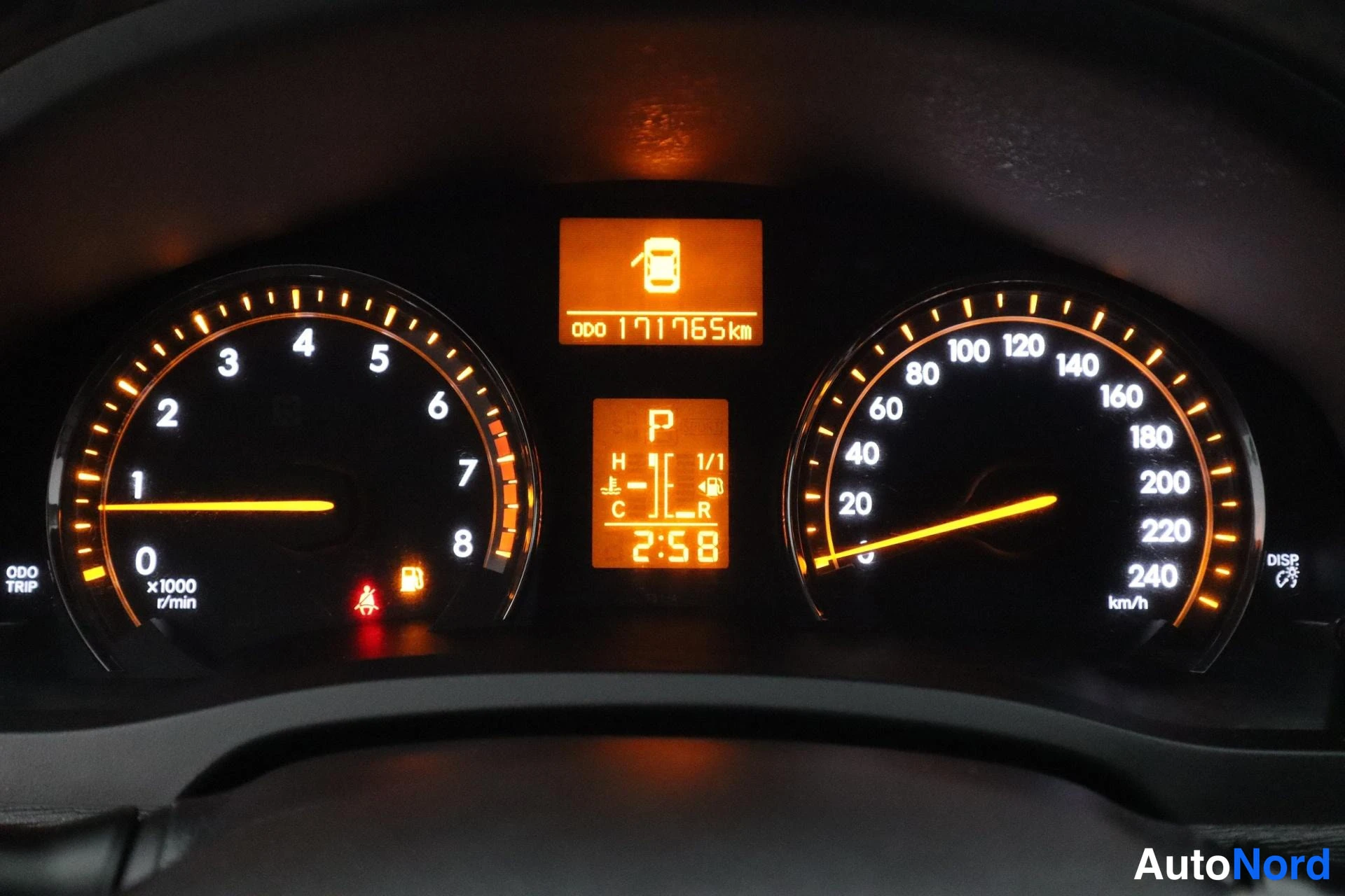 Harmaa Toyota Avensis 2011, kuva 18