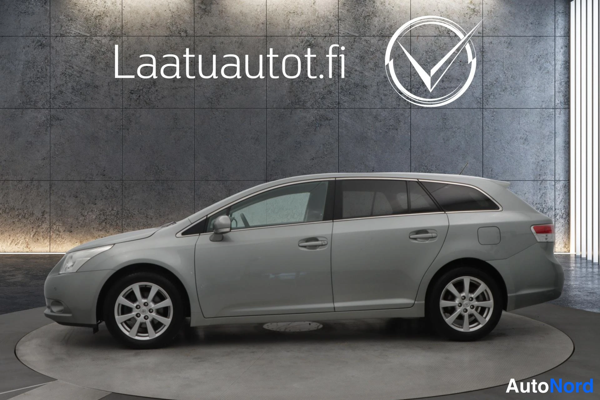 Toyota Avensis 2011