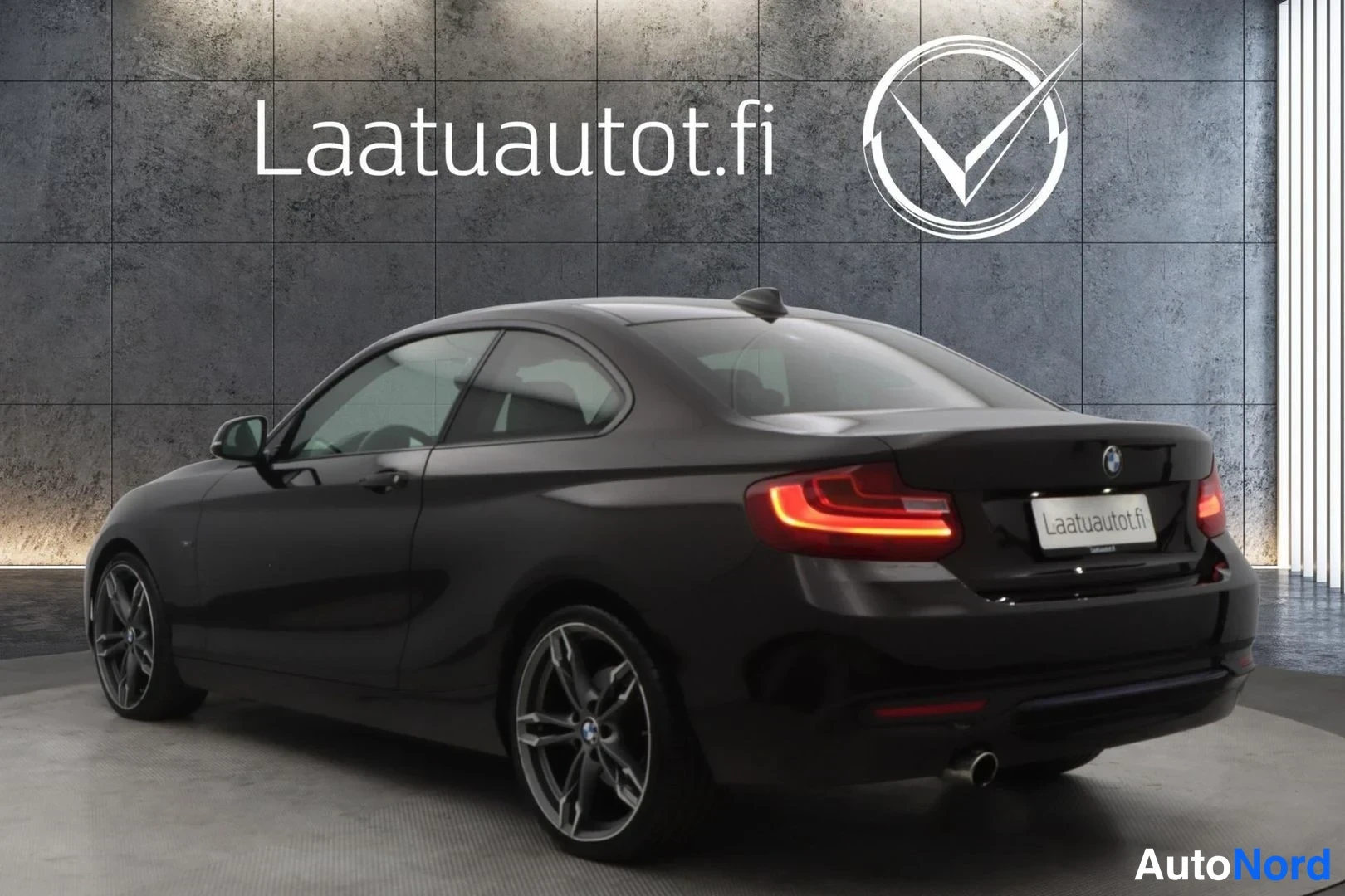 Ruskea BMW 220i 2014, takaviisto, kuva 5