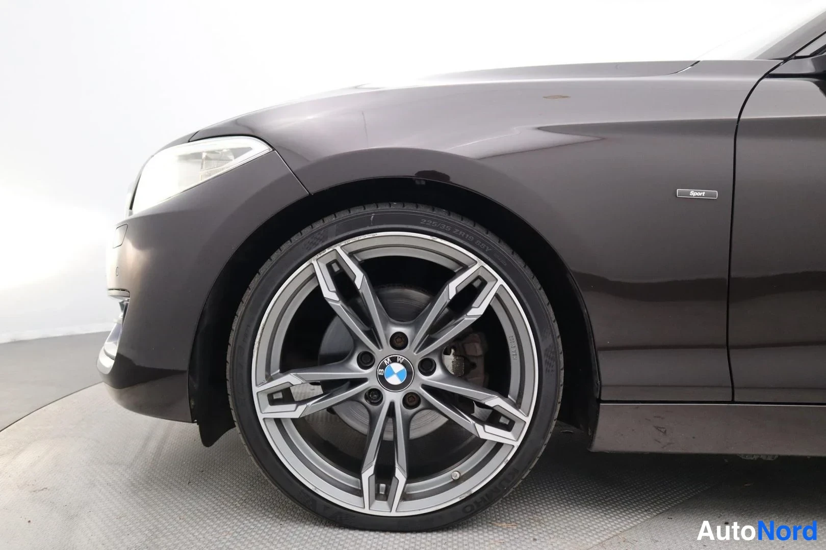 Ruskea BMW 220i 2014, yksityiskohta, kuva 16