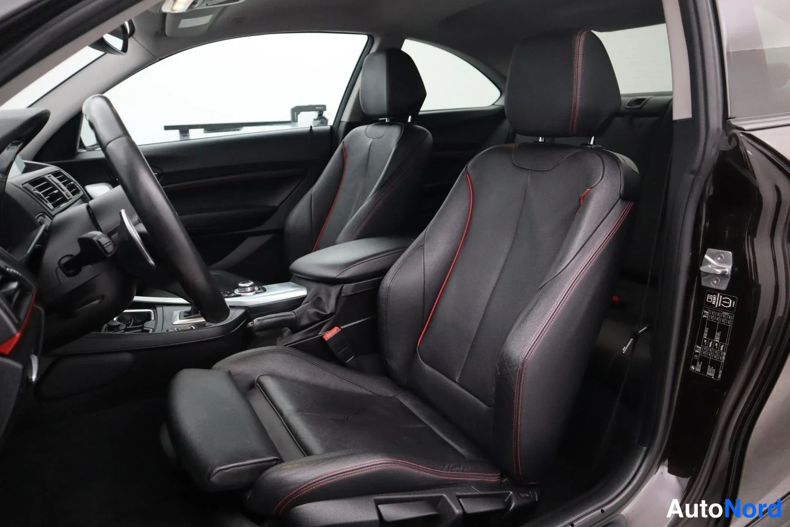 Ruskea BMW 220i 2014, etuistuimet, kuva 12