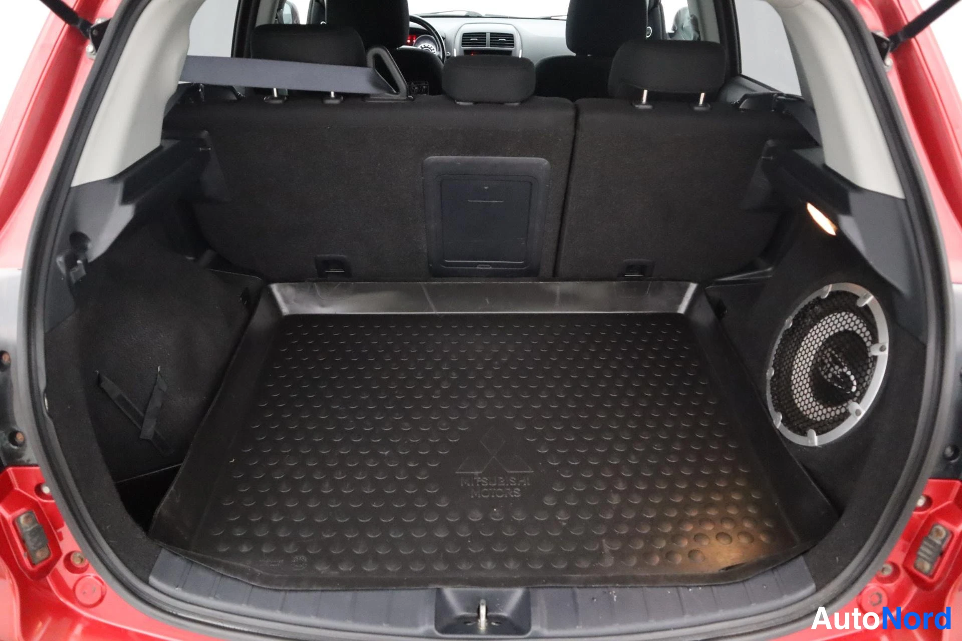 Punainen Mitsubishi ASX 2011, kuva 29