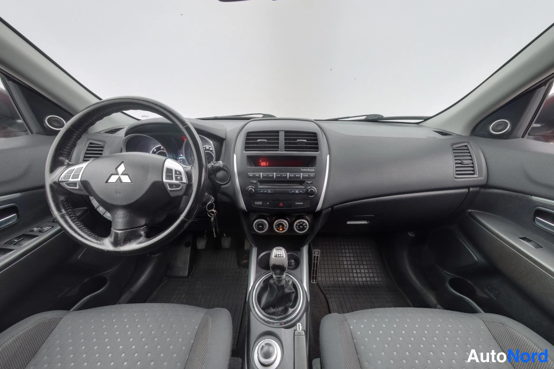 Punainen Mitsubishi ASX 2011, kuva 7