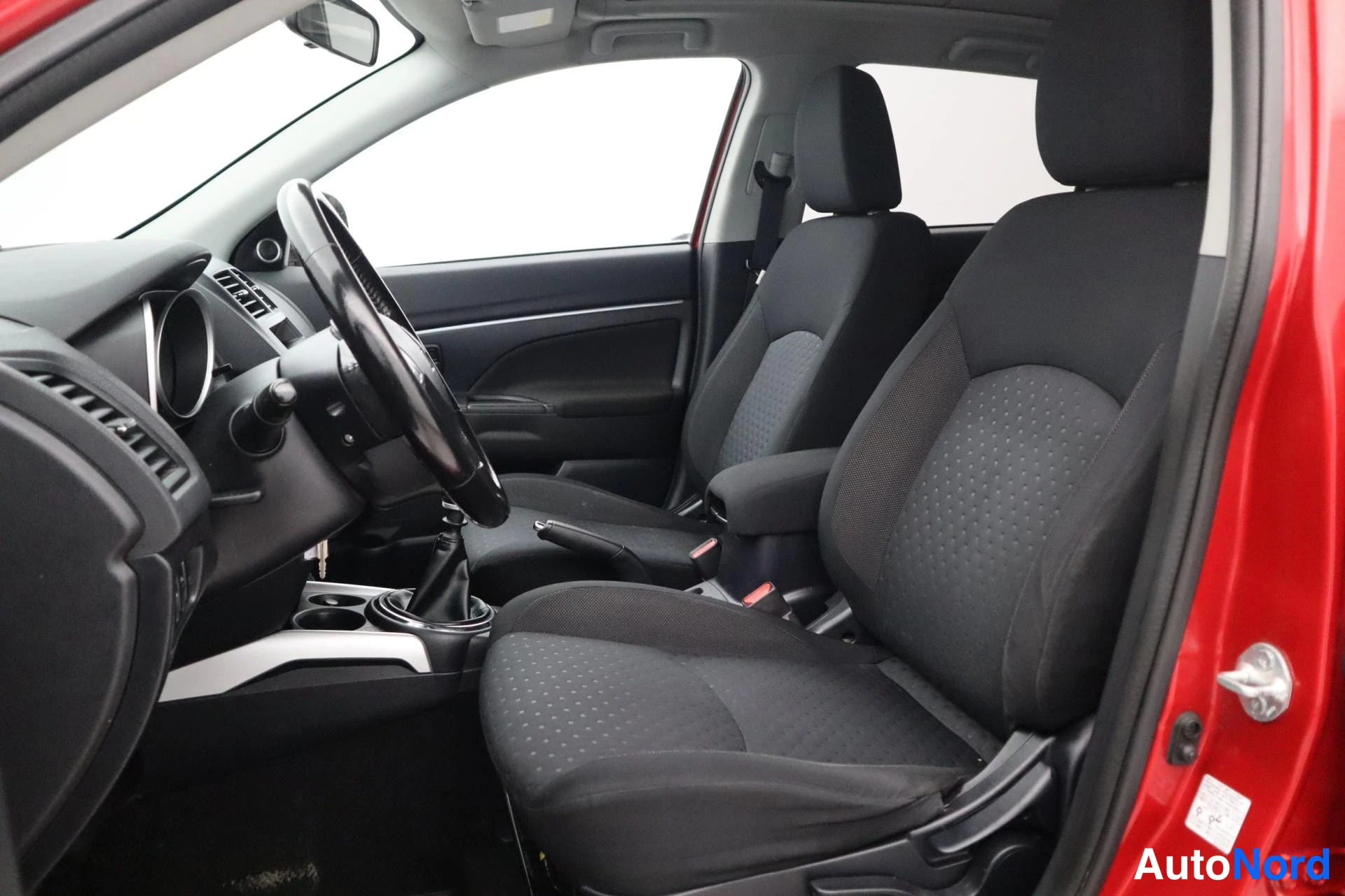 Punainen Mitsubishi ASX 2011, kuva 9