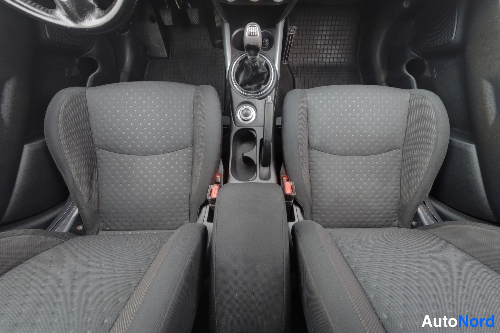 Punainen Mitsubishi ASX 2011, kuva 10