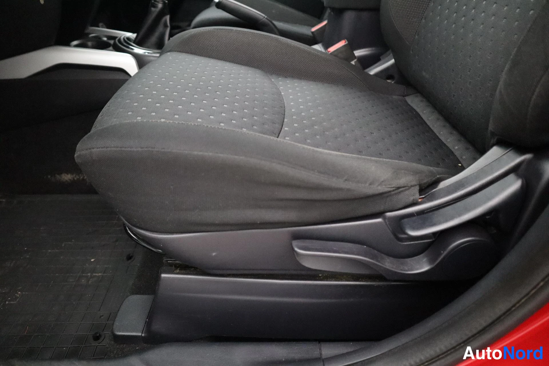Punainen Mitsubishi ASX 2011, kuva 30