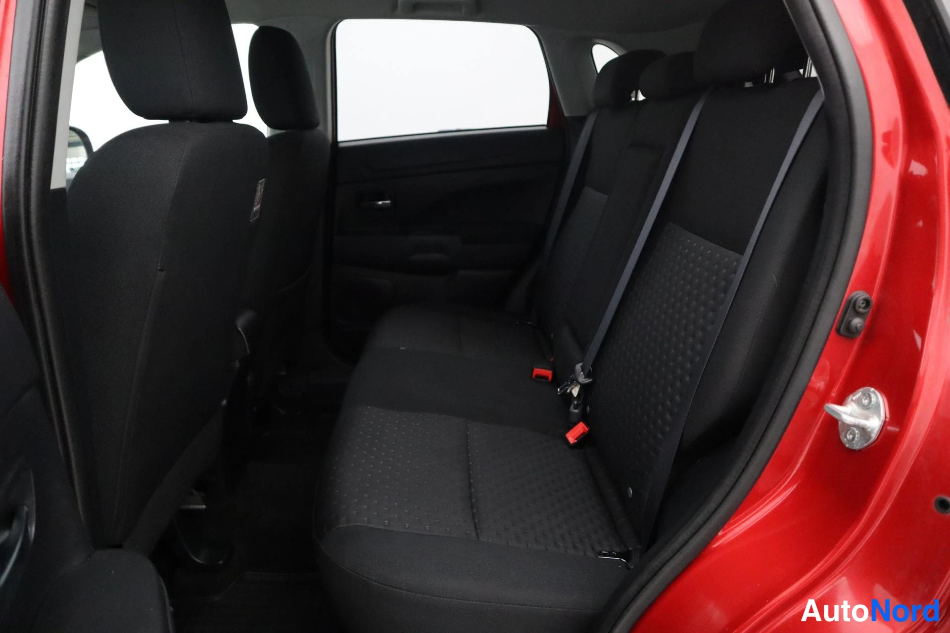 Punainen Mitsubishi ASX 2011, kuva 12