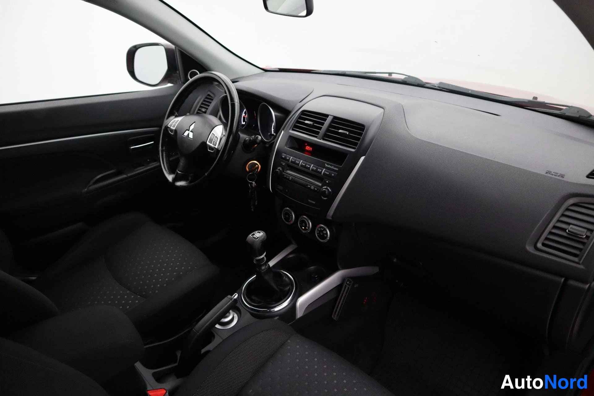 Punainen Mitsubishi ASX 2011, kuva 13