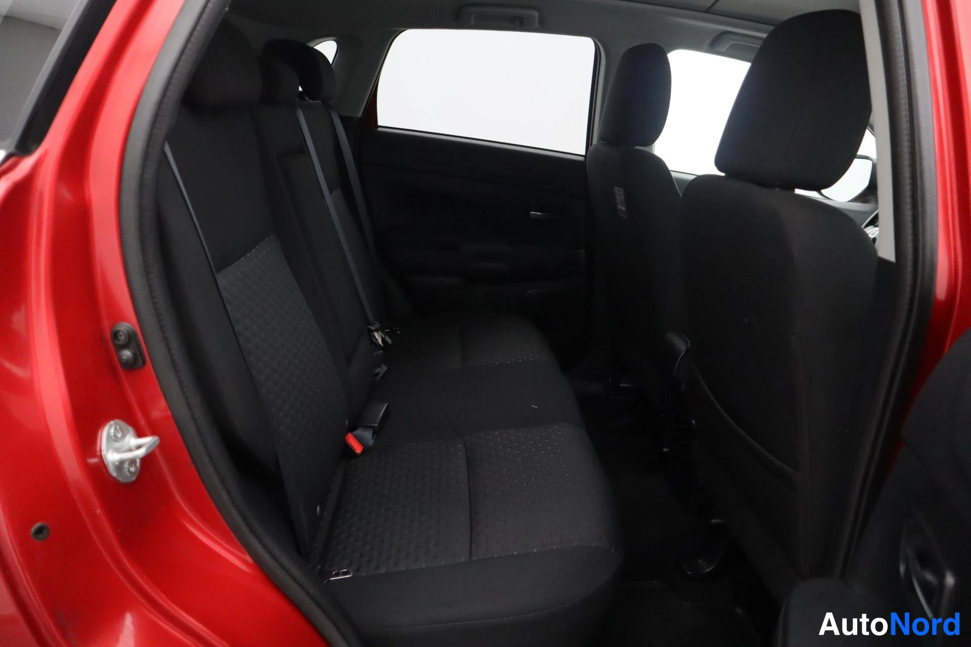 Punainen Mitsubishi ASX 2011, kuva 16