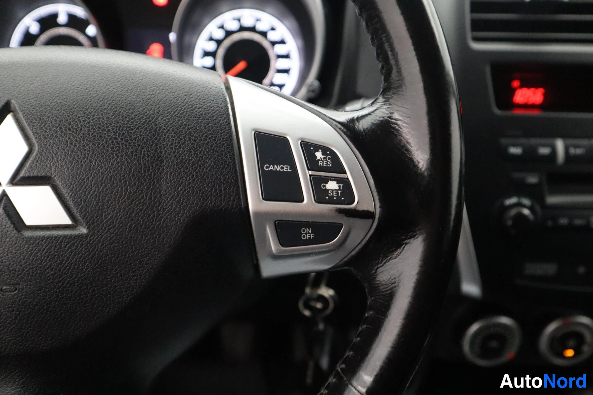 Punainen Mitsubishi ASX 2011, kuva 18