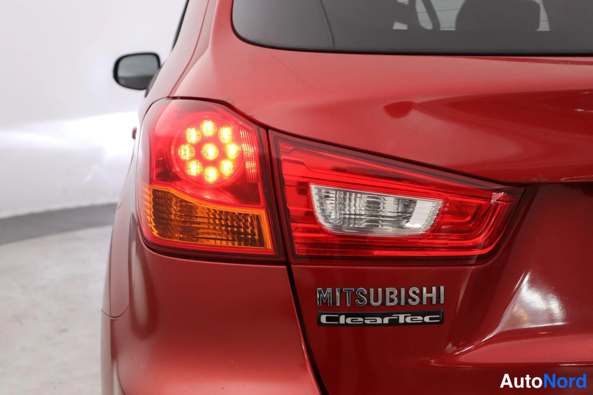Punainen Mitsubishi ASX 2011, takaa, kuva 6