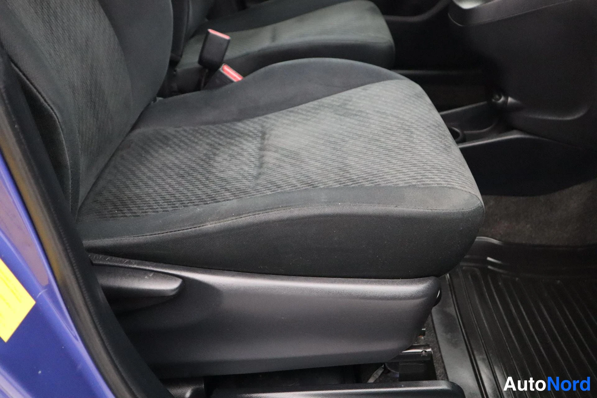 Sininen Toyota Verso-S 2011, kuva 16